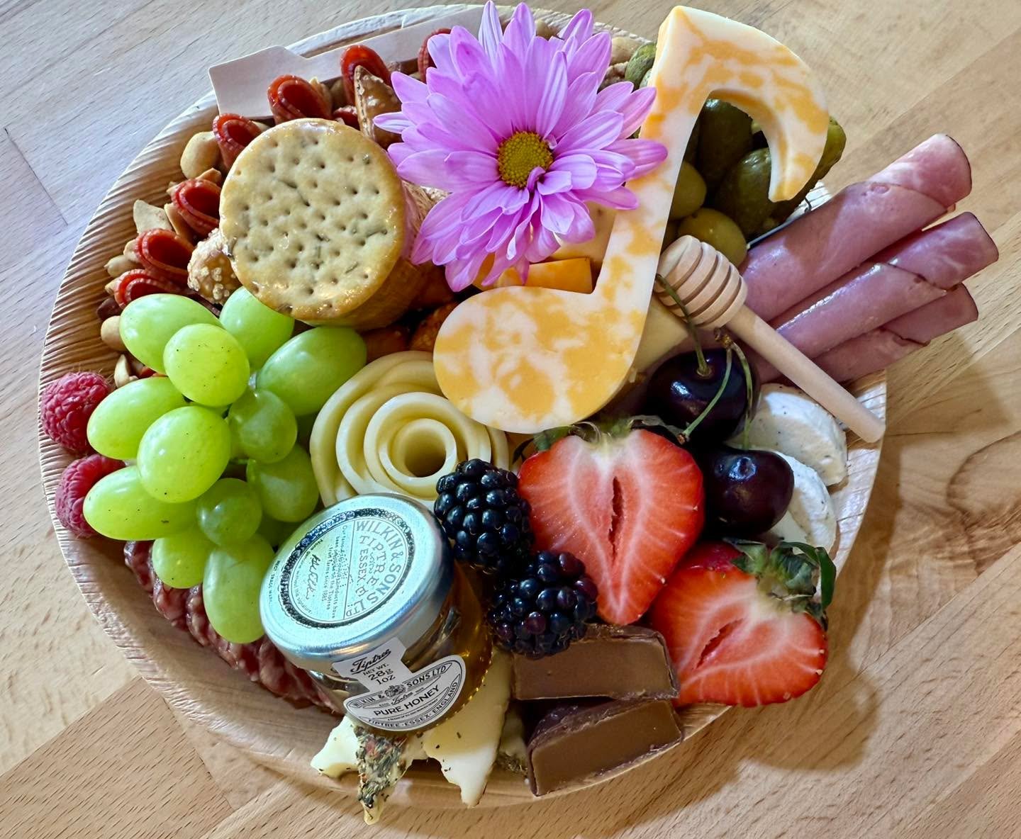 Stop in and pick up a board for music in the park TONIGHT or join us at Starlight Theater to make a plate off of the CHARCUTERIE CART!!
We are open til 6, then will be at the Sam Houston park from 7-9! 🎷🍇🫒🥂🧀