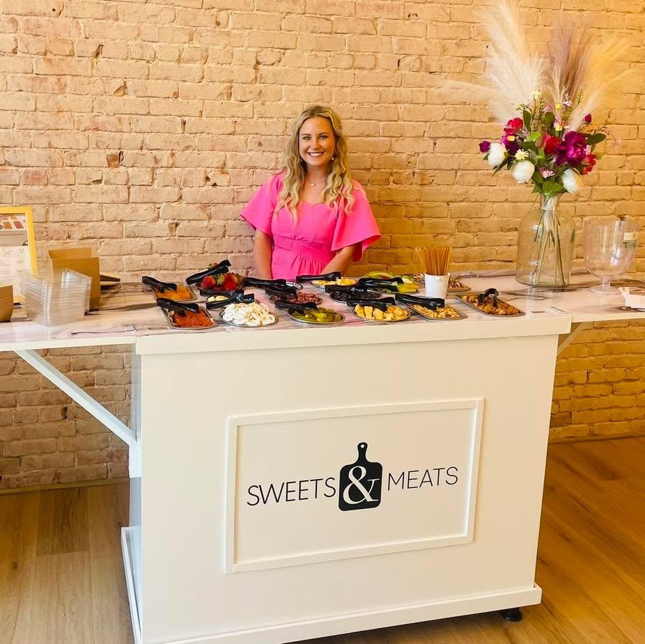 Join us TOMORROW for BUILD YOUR OWN LUNCH from 11-3!!🎉🎉
Need a snack? Lunch? Dinner to share?! Or want to create something to take to the party?
Come by and create your own board or box 🍓🫒🥨🍇 OR EVEN BOOK THE CHARCUTERIE CART GOR YOUR NEXT EV
