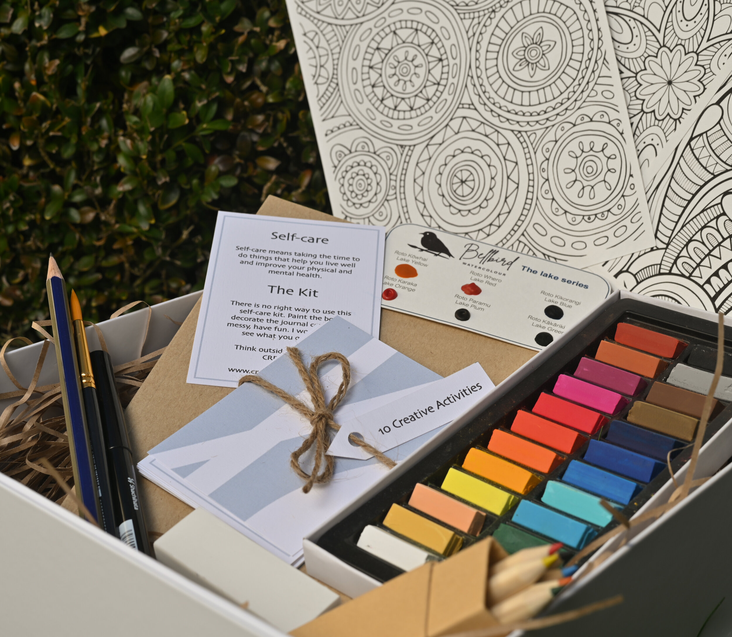 Make An On-The-Go Art Kit for Travel - Creativity in Therapy