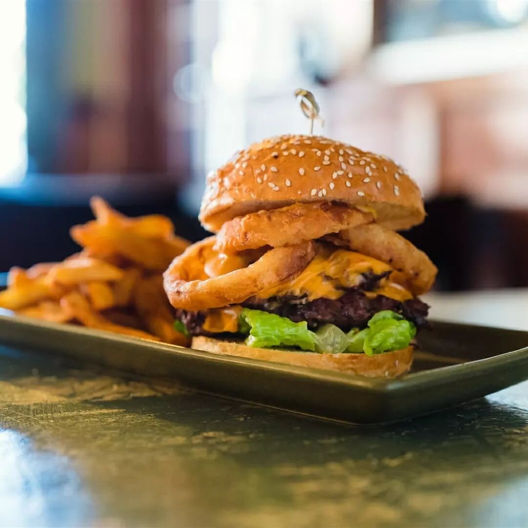 🐫 Hump Day burgers!&nbsp;🍔 

Choose any burger (with chips) and a schooner of tap beer for $20!&nbsp;

Dine in or takeaway, lunch &amp; dinner every Wednesday!&nbsp;🙌