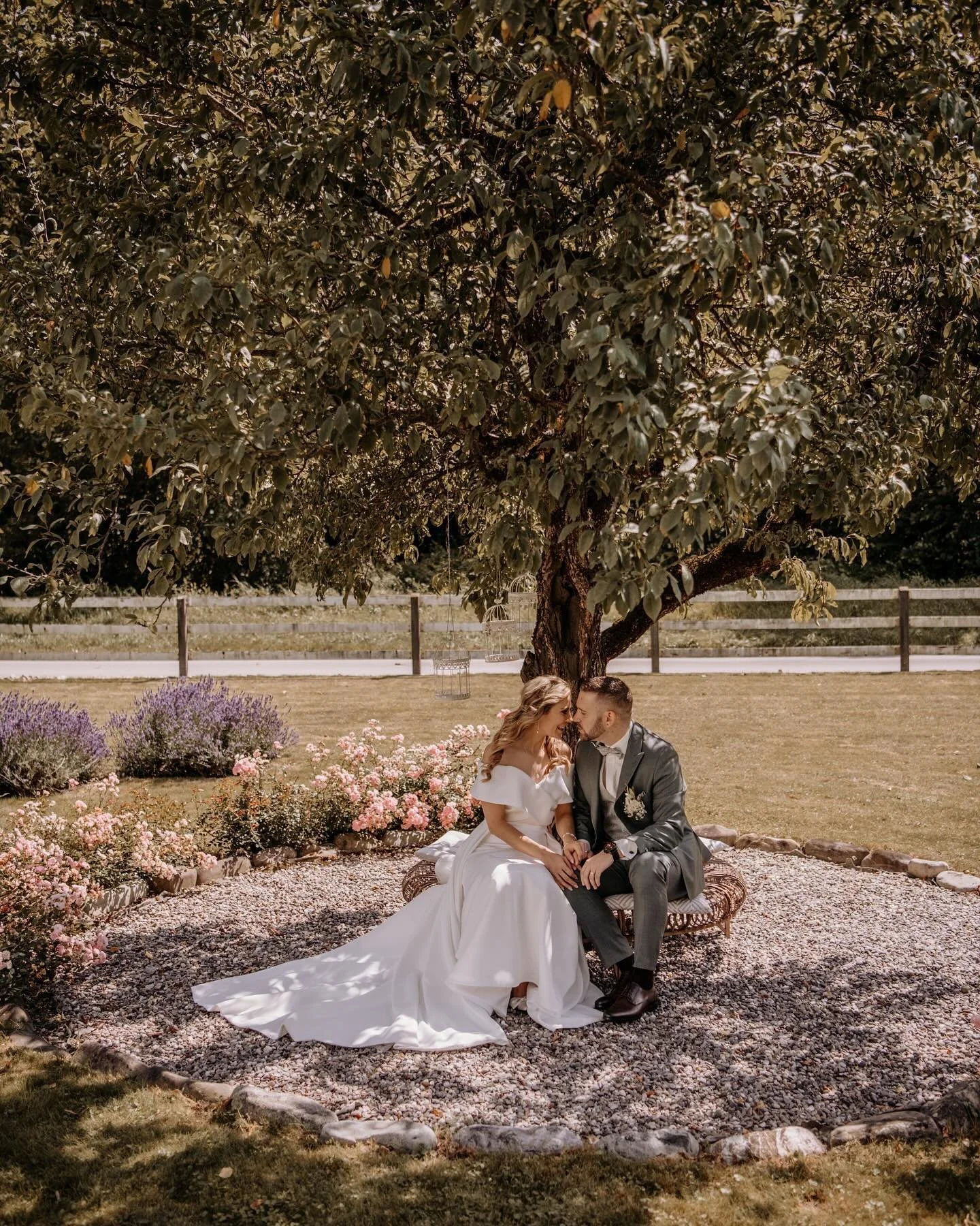 Jenny&amp;Fabiano ❤️ &hellip;au scho wieder e wuche her, wo ich die zwei h&uuml;bsche han d&ouml;rfe fotografisch begleite! 

#wedding #swisswedding #simonaportmannfotografie #b&uuml;ndnerland #firstlook #firstlookwedding