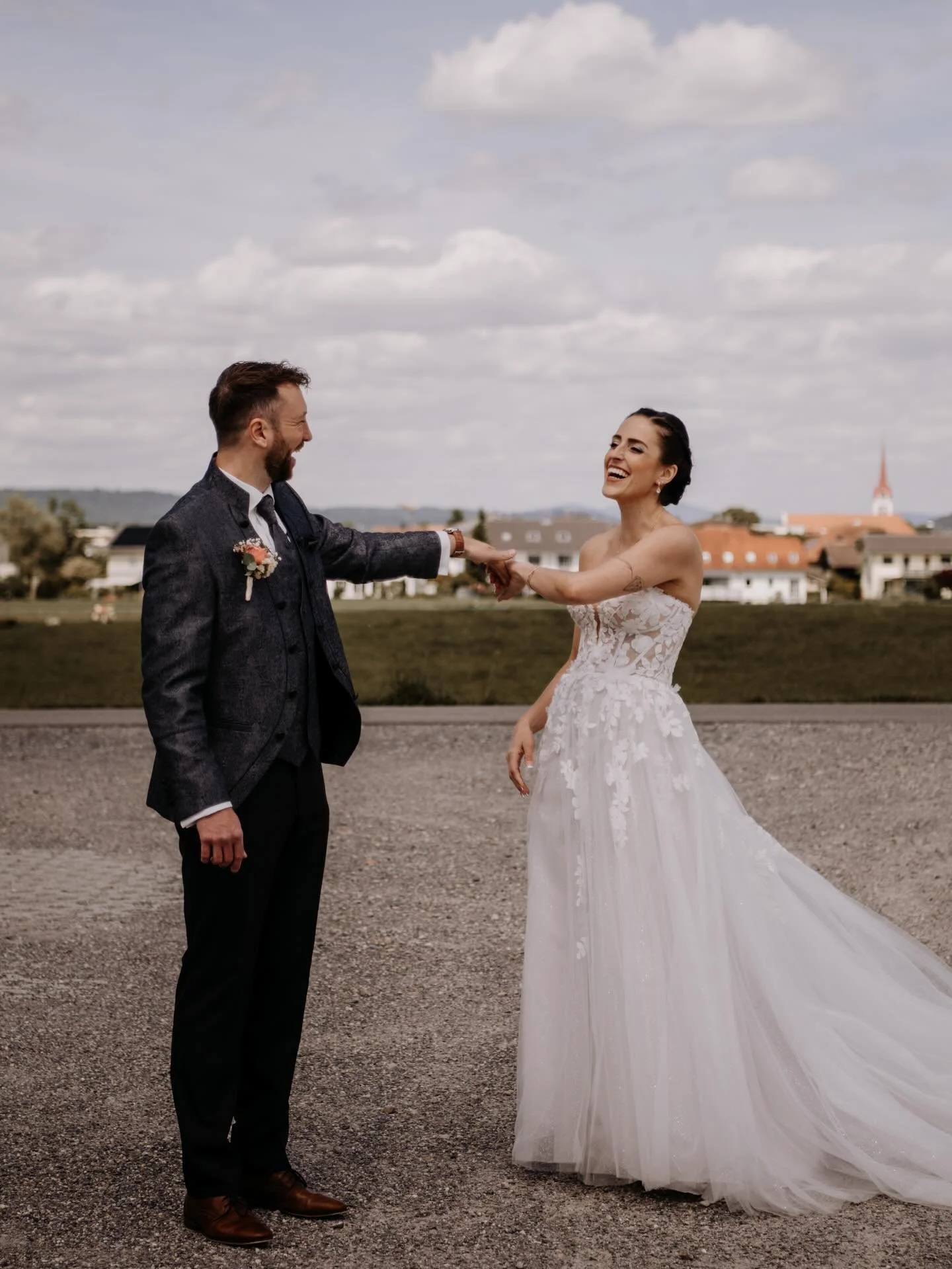 already two weeks ago! ❤️ #wedding

#hochzeitsfotografin #weddingday #heiraten #heirateninderschweiz #brautpaar #brautpaarshooting #emotionalmoments #simonaportmannfotografie #simonaportmann #swisswedding #weddinginvitation #sayyes