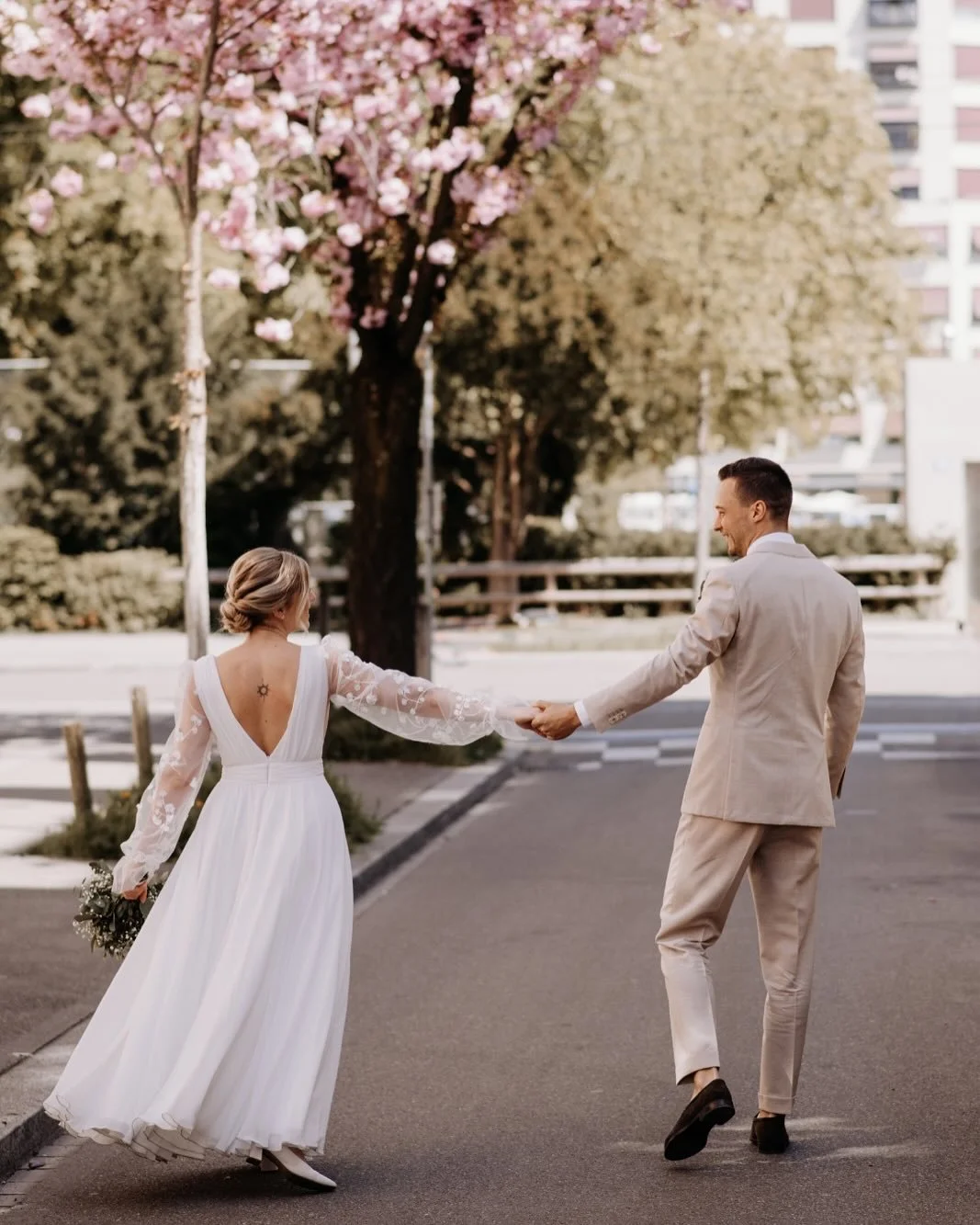 Kicking off the season 2025 with impressions from yesterday&rsquo;s wedding. Thank you Laura and Tim for letting me be part of such an emotional, beautiful day. ❤️

@venzinbrautmode 
@annas.bride 
@marceline.couture 

 #2025 #wedding #swisswedding #s