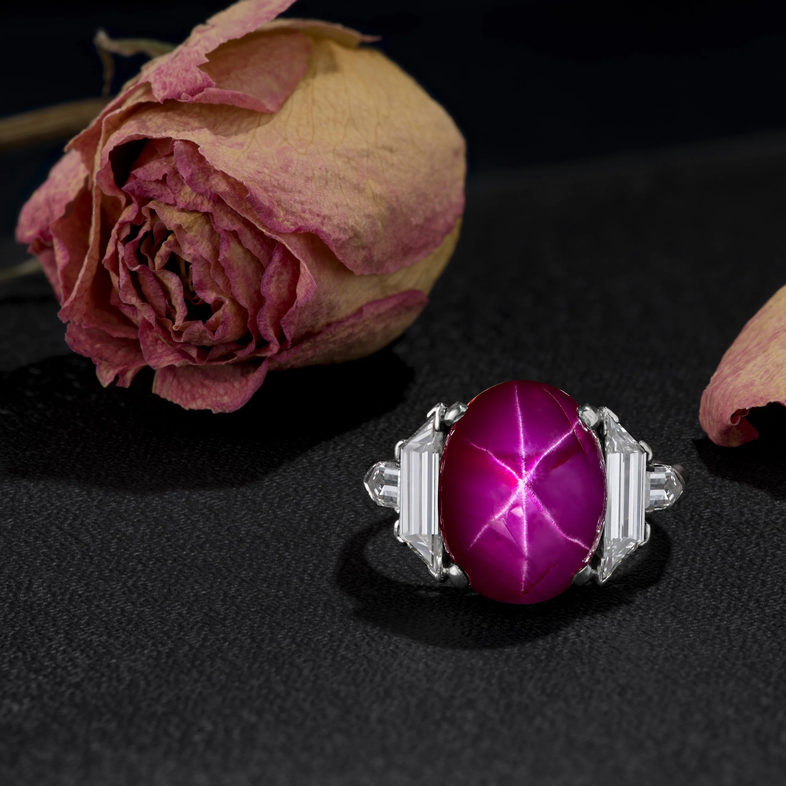 JE-1458_Oval_Star_Ruby_Ring_sq.JPG