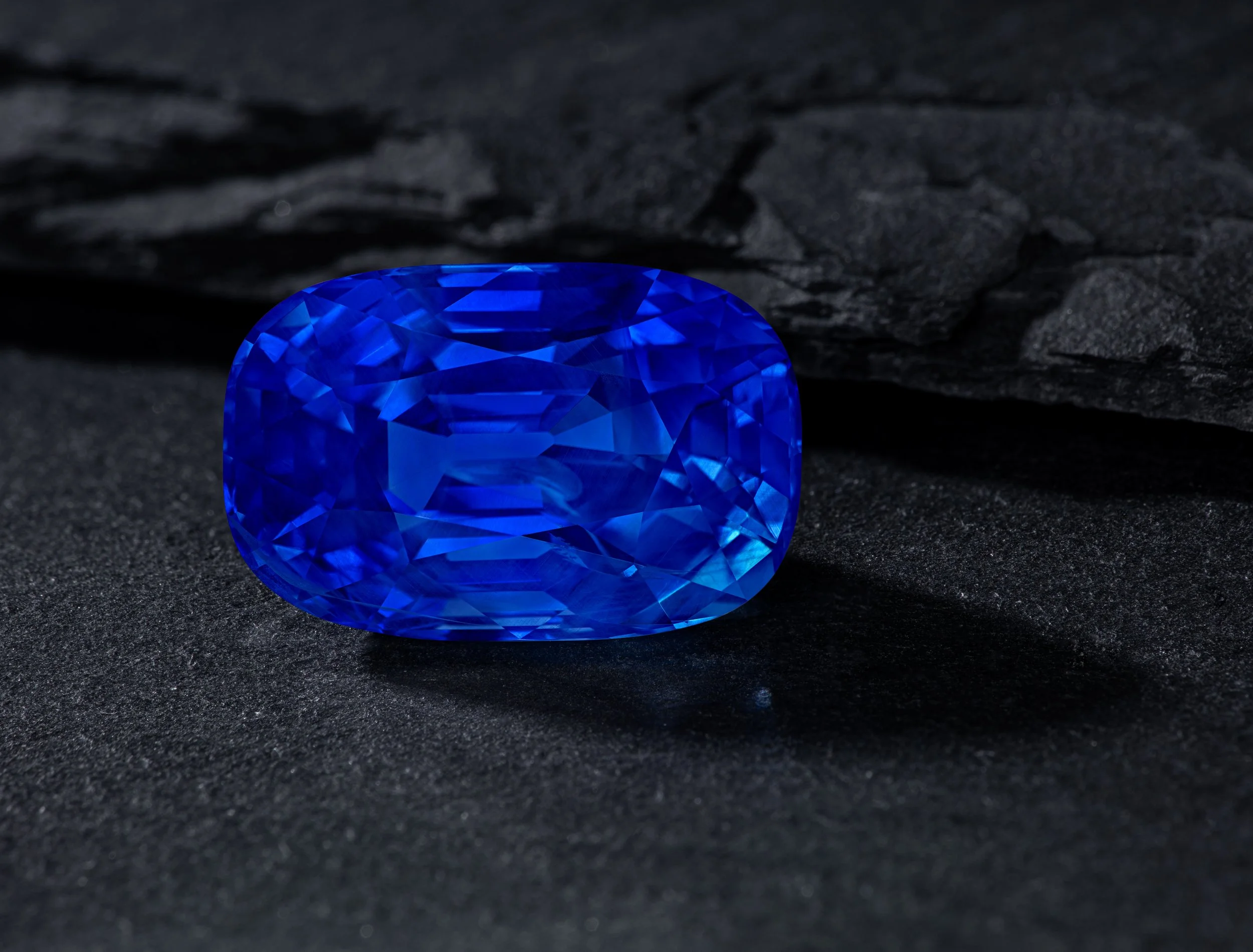 24.98 carat_Cushion_Sapphire_ceylon.