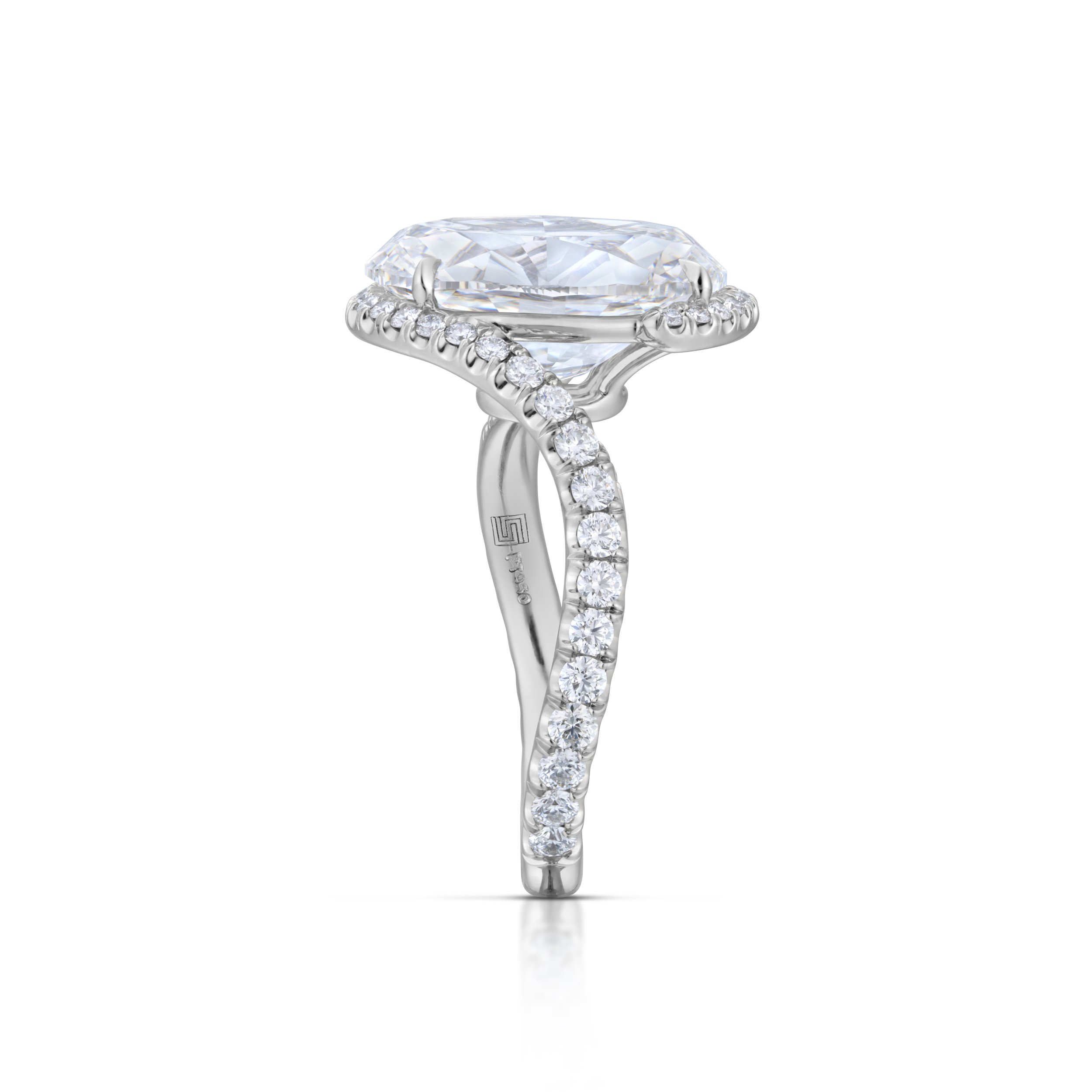 5.59 carat Diamond ring set with Oval_F_VS1 diamond 