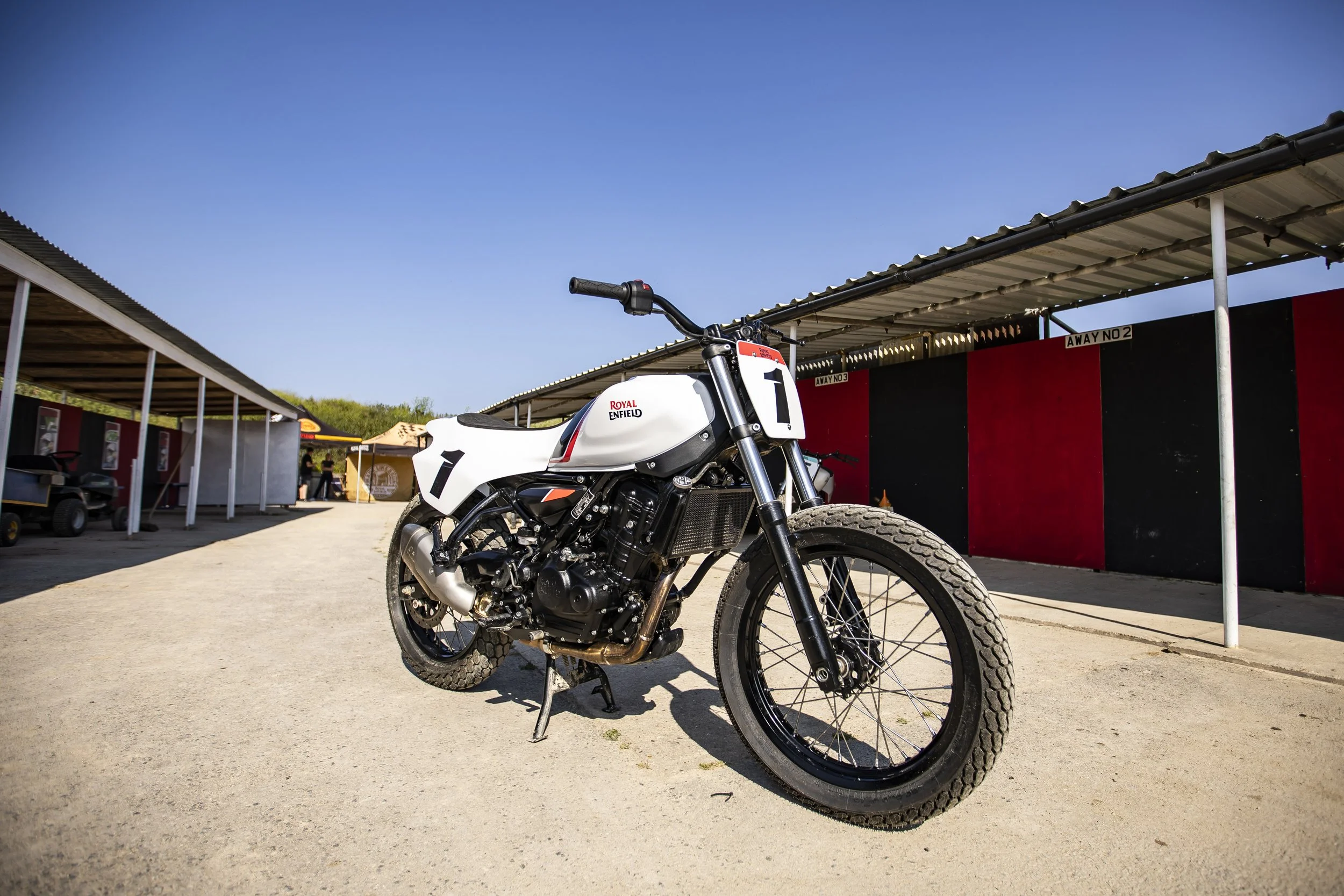 ROYAL ENFIELD SLIDE SCHOOL__R3JM9981CW.jpg