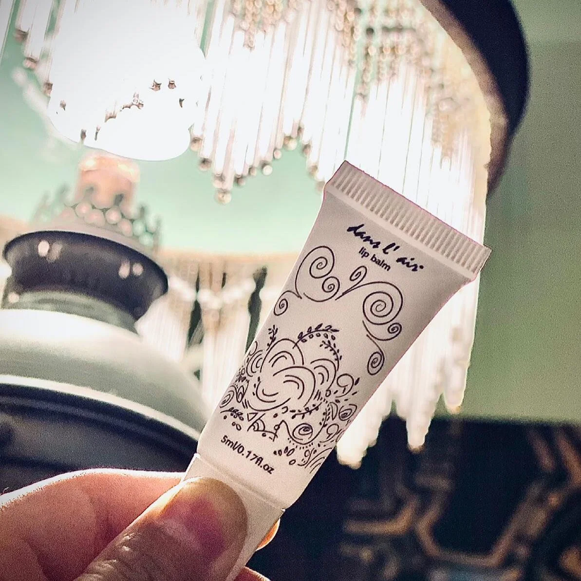 Love, chocolate, and dans l&rsquo;air &mdash; what more could you need? Have a blessed one!

#danslair #naturalingredients #naturalcosmetics #cosmetics #forlifesjourneys #relaxation #bodyandmind #taketimetorelax #floraldesign #floralscent