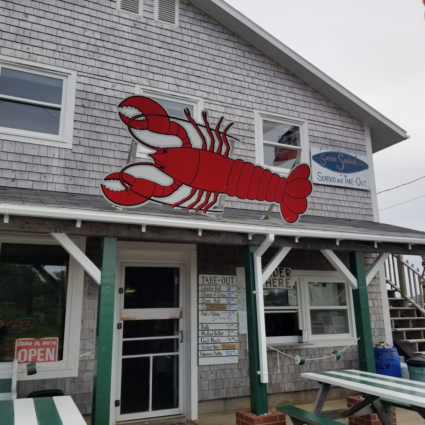 Are you a lover of seafood?? The best seafood? When on #grandmananisland, don't miss Sunrise Seafoods..in Woodwards Cove...

#seafood #grandmanan #explorenb