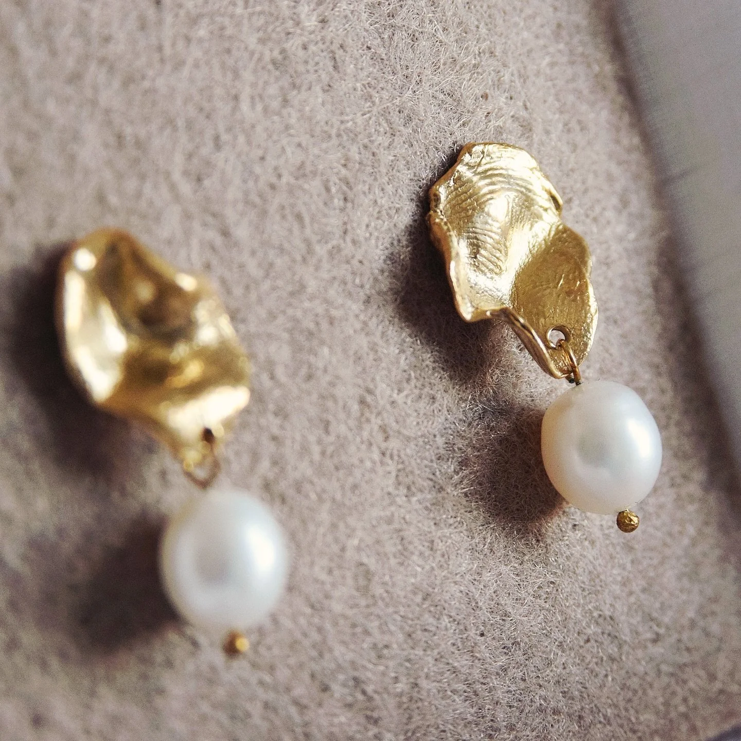 The summer of being seriously bad at photographing anything I&rsquo;m making! I loved these bespoke wedding earrings using a customers own pearls ✨