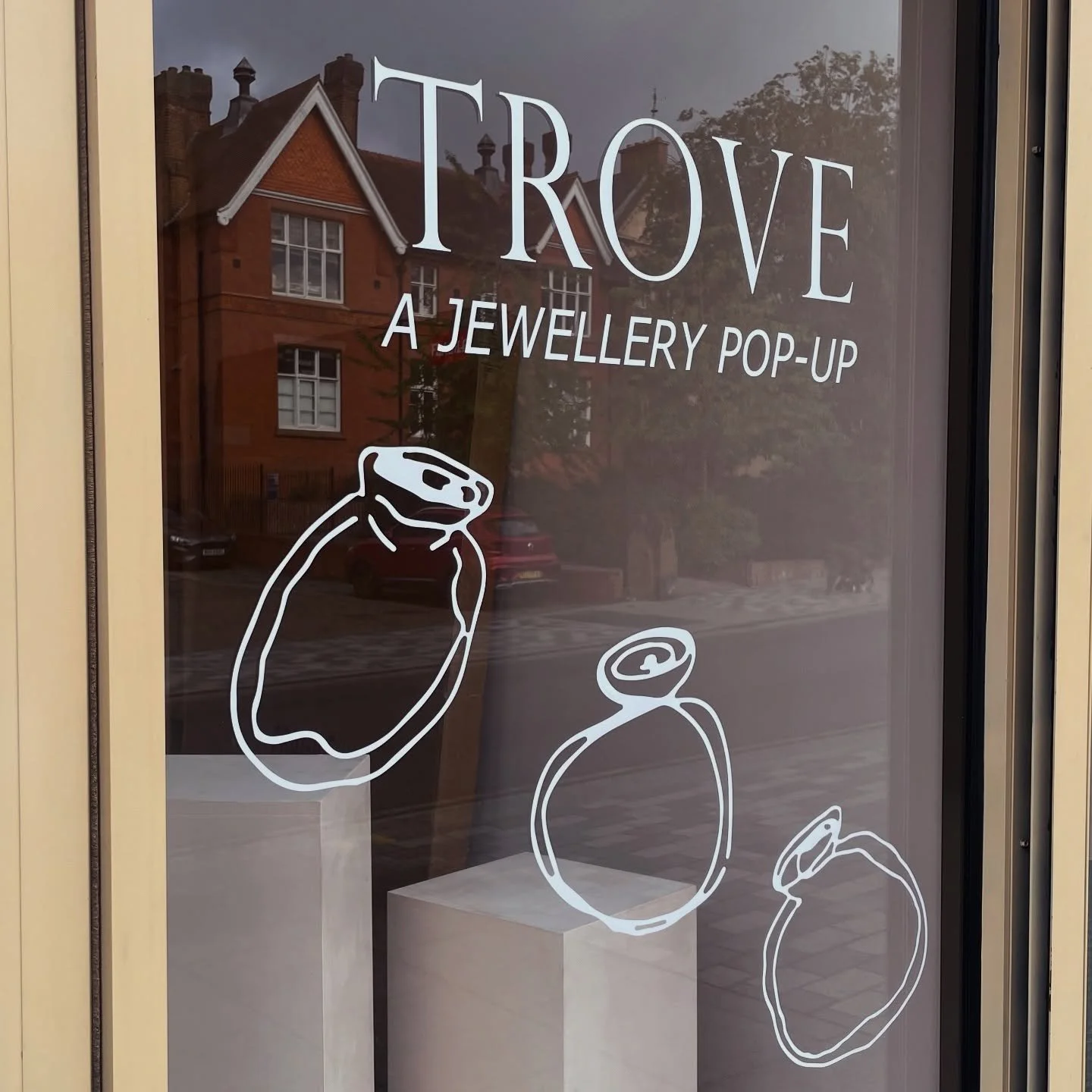 Wowww I can&rsquo;t believe it was a year ago that I hosted the TROVE pop up @betterthingslondon !! With jewellery from some absolutely amazing brands this was such a highlight of last year ✨
Hoping to recreate something like this next year 👀 it was