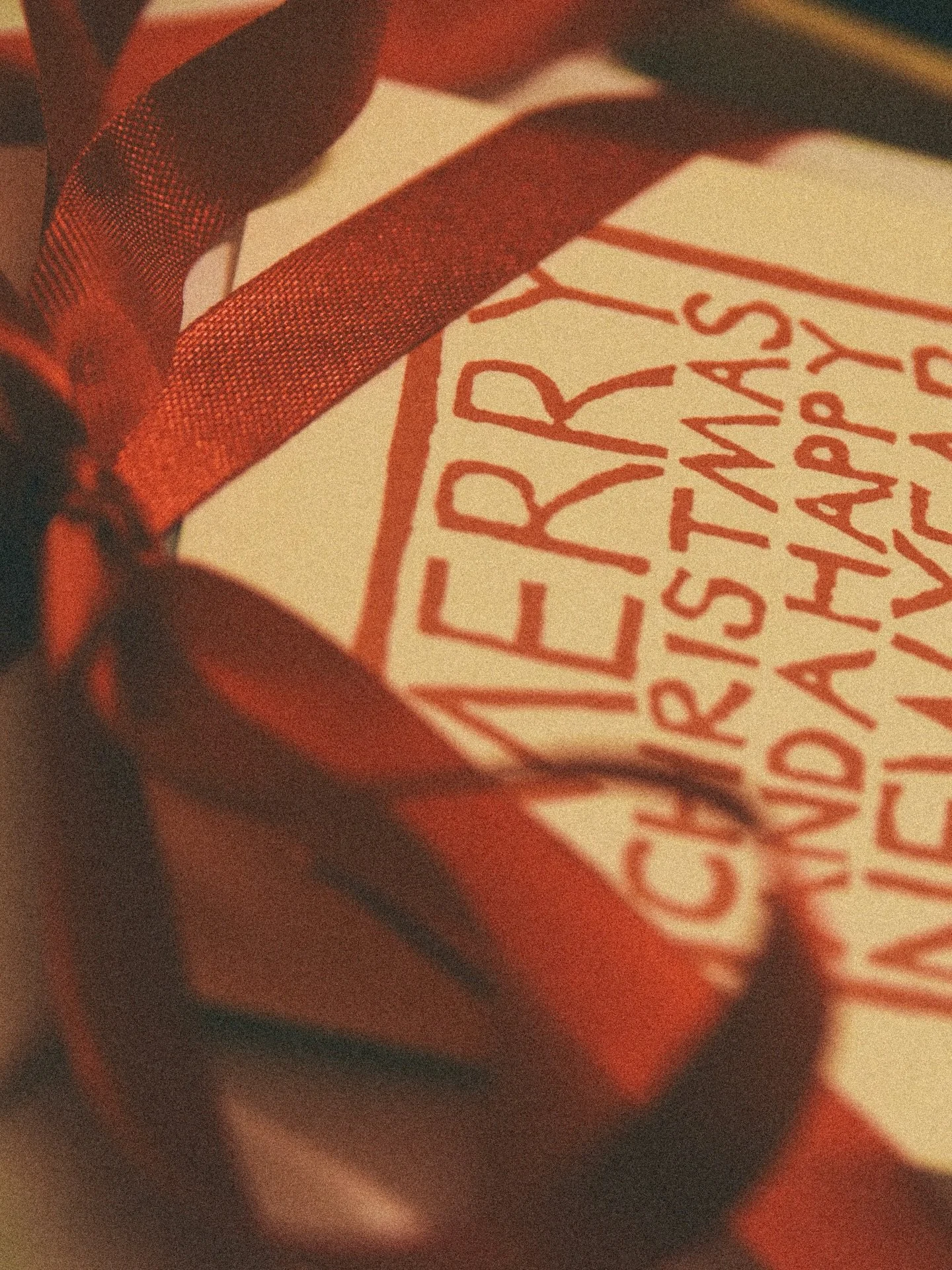 Did you know that ALL online orders now come fully Christmas wrapped for no extra charge? It&rsquo;s my FAVOURITE time of year and I can&rsquo;t ever let that slide unnoticed 🎀 

Ribbon made from old plastic bottles, little @cambridgeimprint cards a