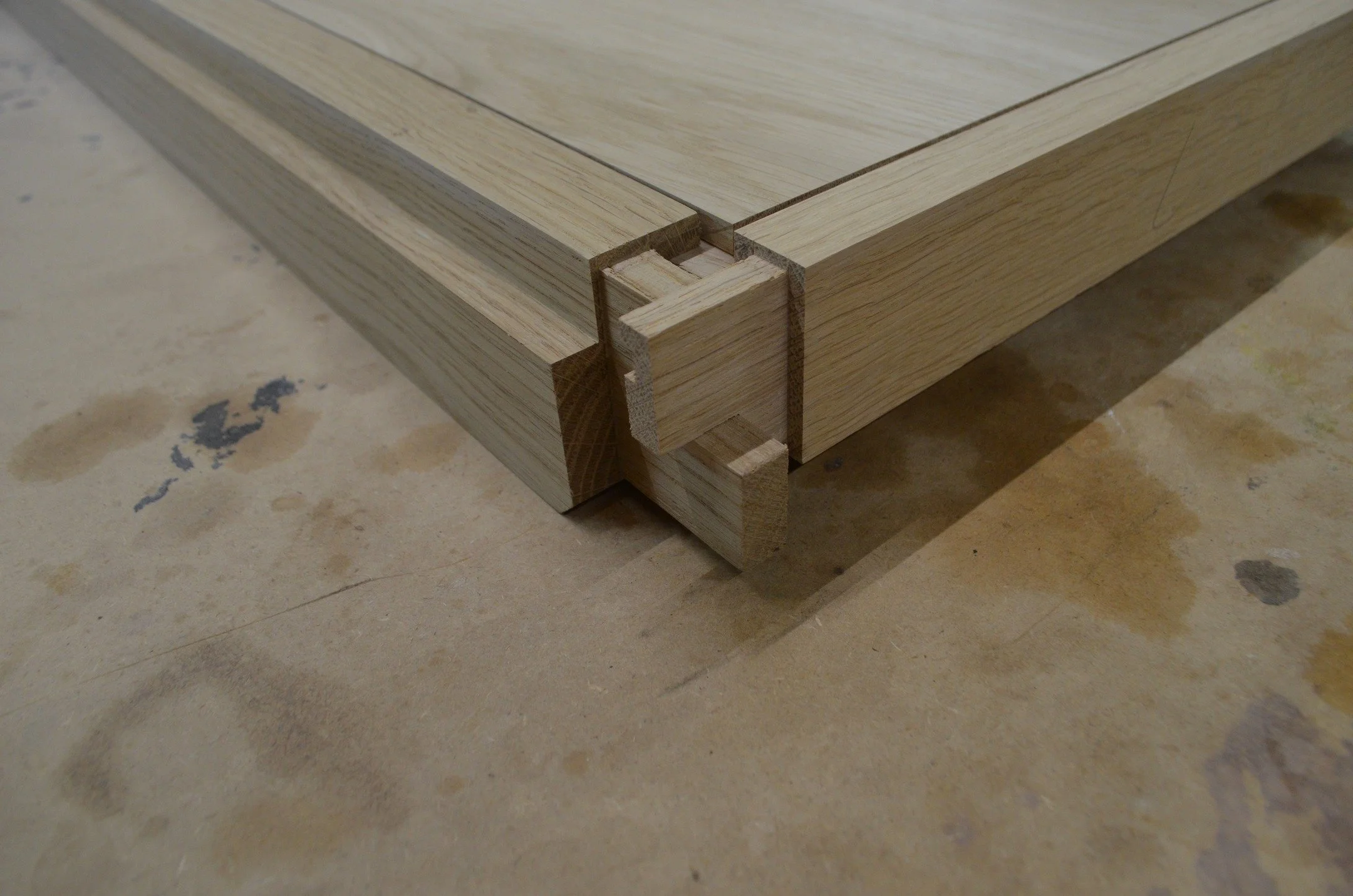 Build taking shape in the workshop, solid oak sideboard, no veneered components, no MDF no Plywood no imports. Just native British oak, the way it should be.

#oak #furnituredesign #oakfurniture #sideboard