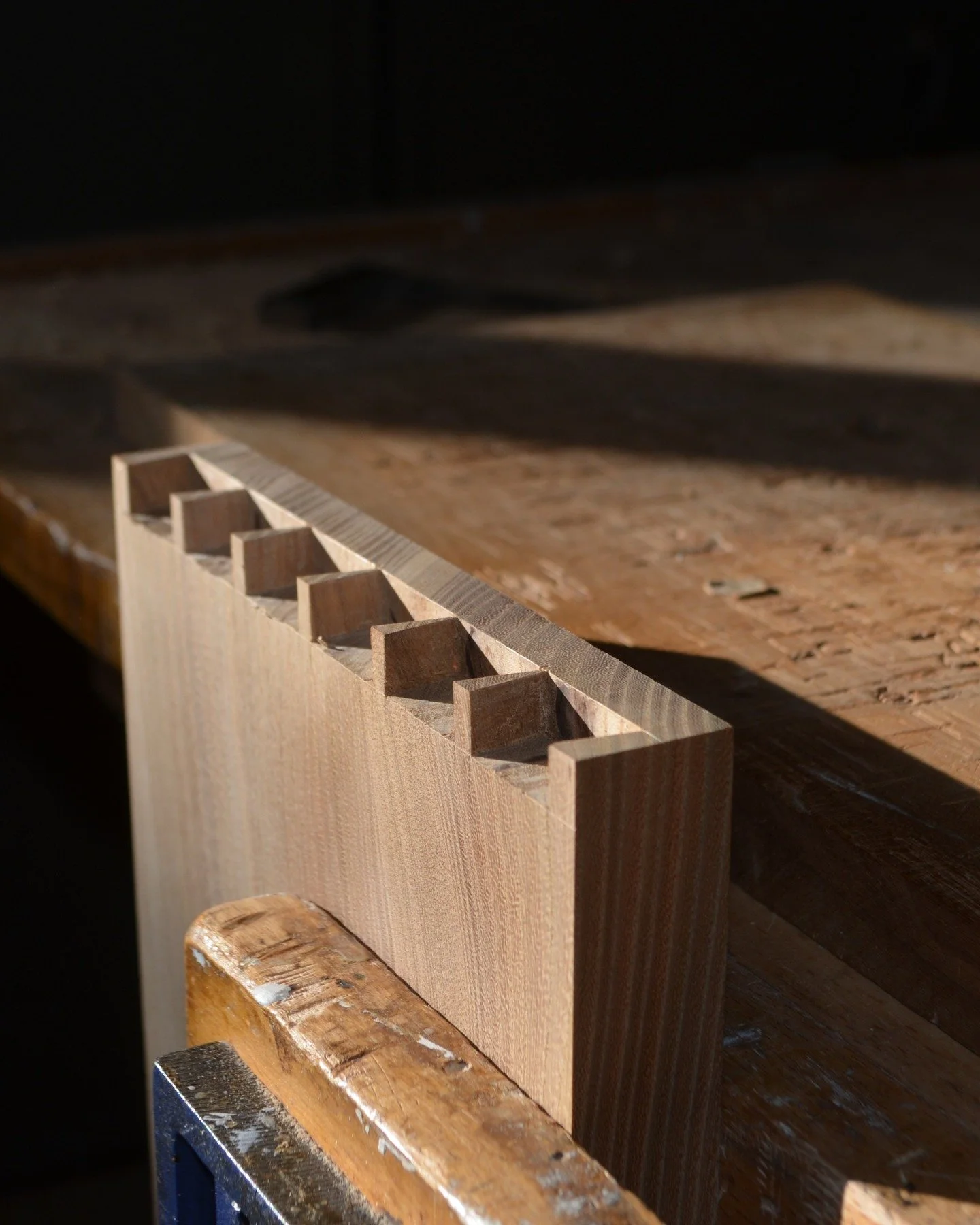 Spring sunshine, dovetail joints.

#dovetails #furnituremaker