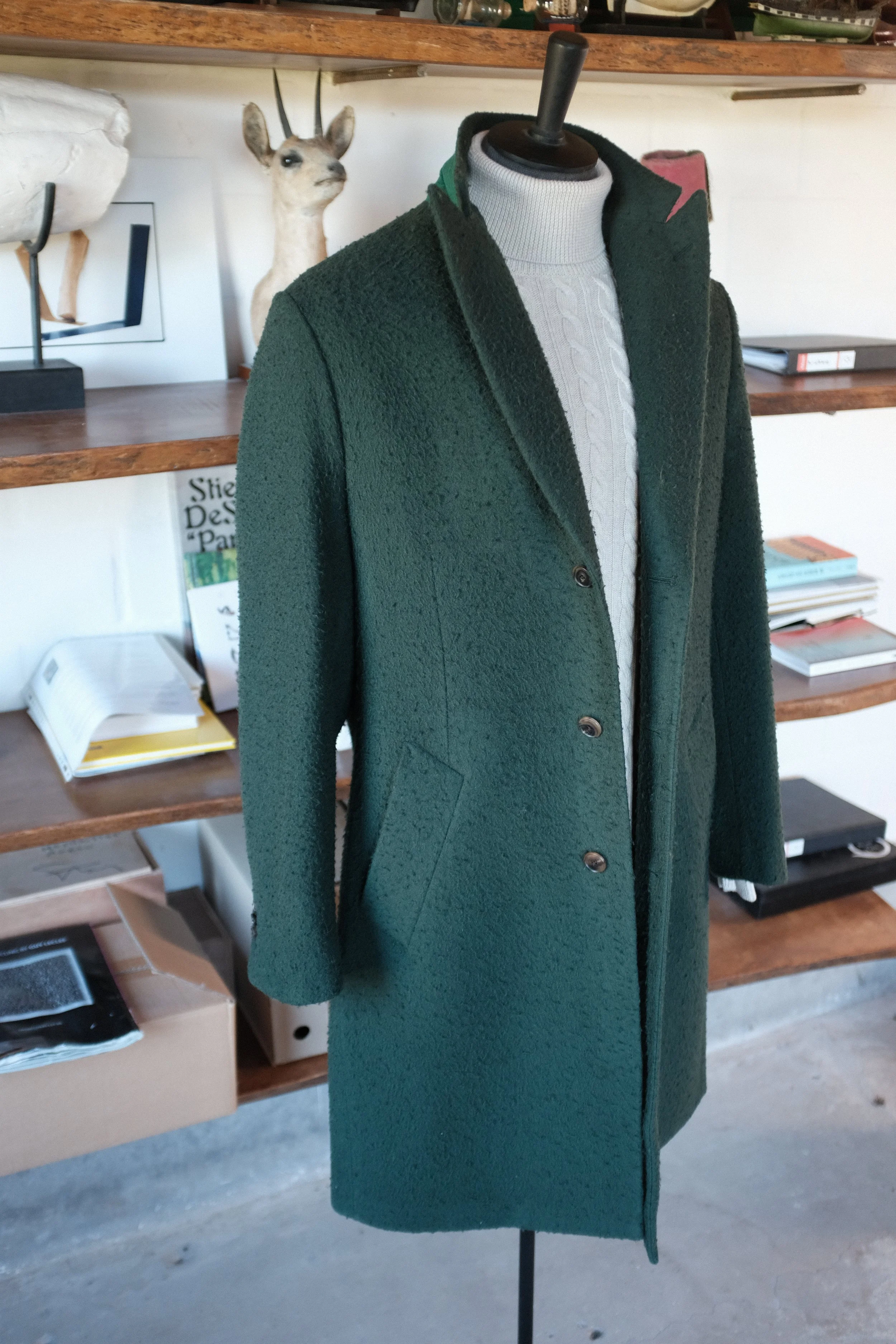 Bottle green Cassentino Coat
Fabric Fox Brothers
Knitwear : Merino Cable Knit Turtleneck