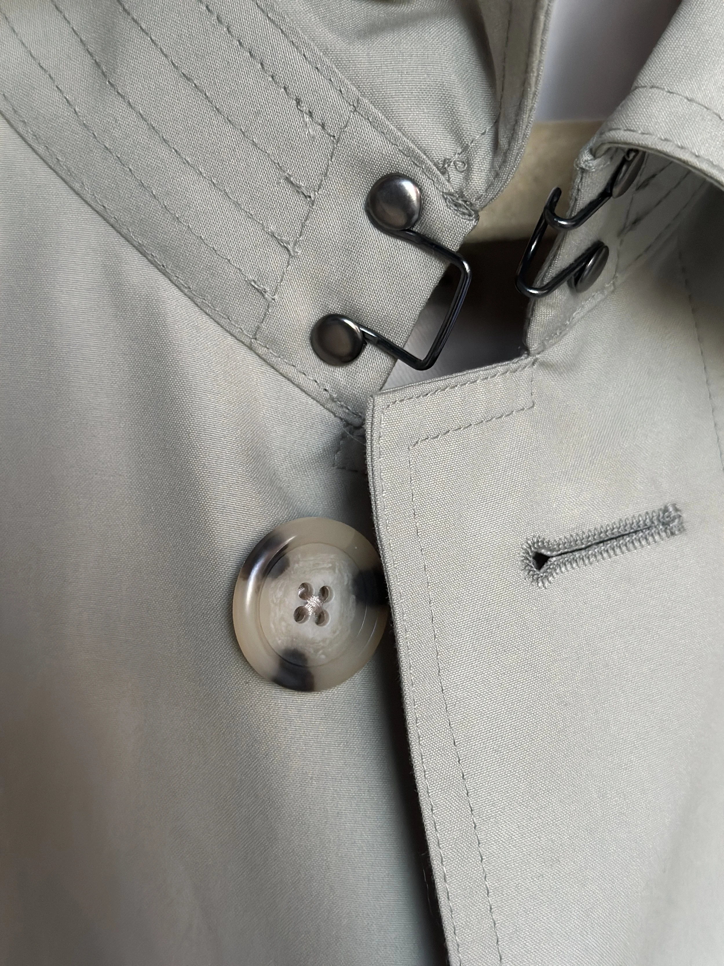 trenchcoat classic 4.jpg