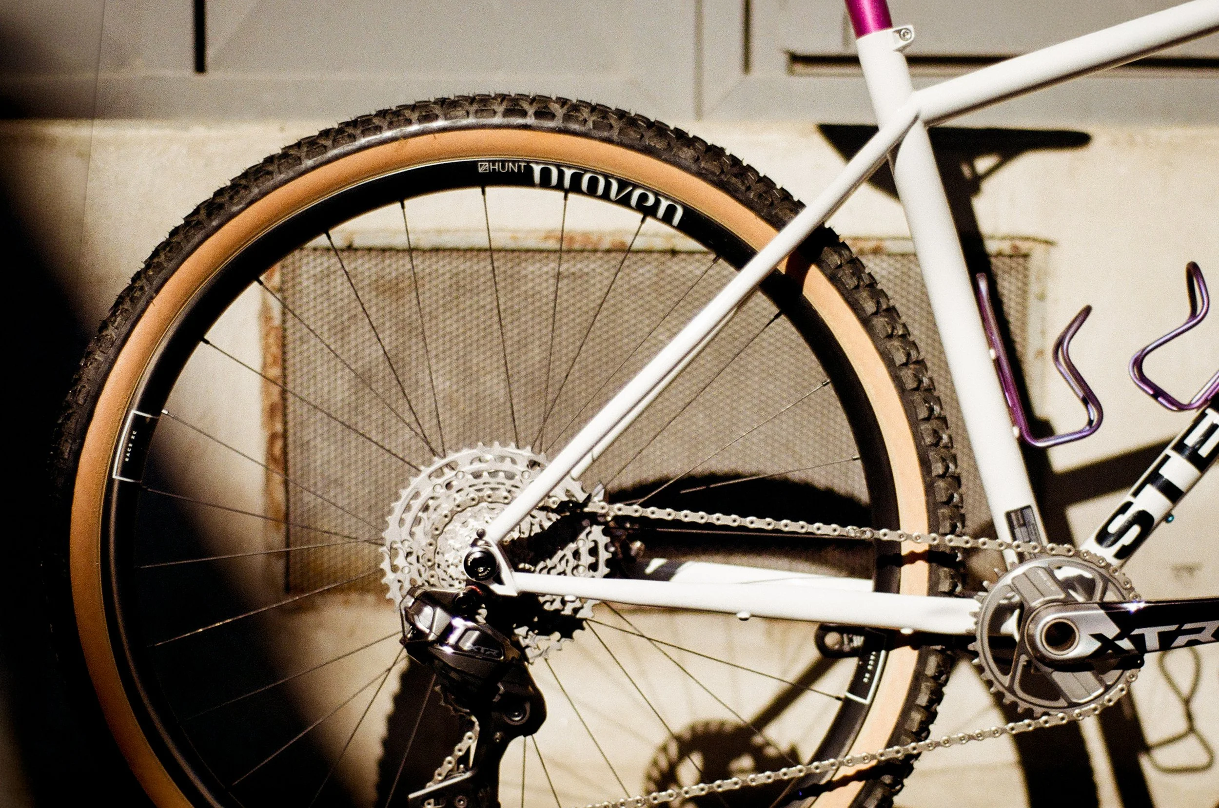 Hunt Wheels Proven MTB Sour Salsa Party Yetu Tune Shimano XTR Manitou Fork White industries Chrisking