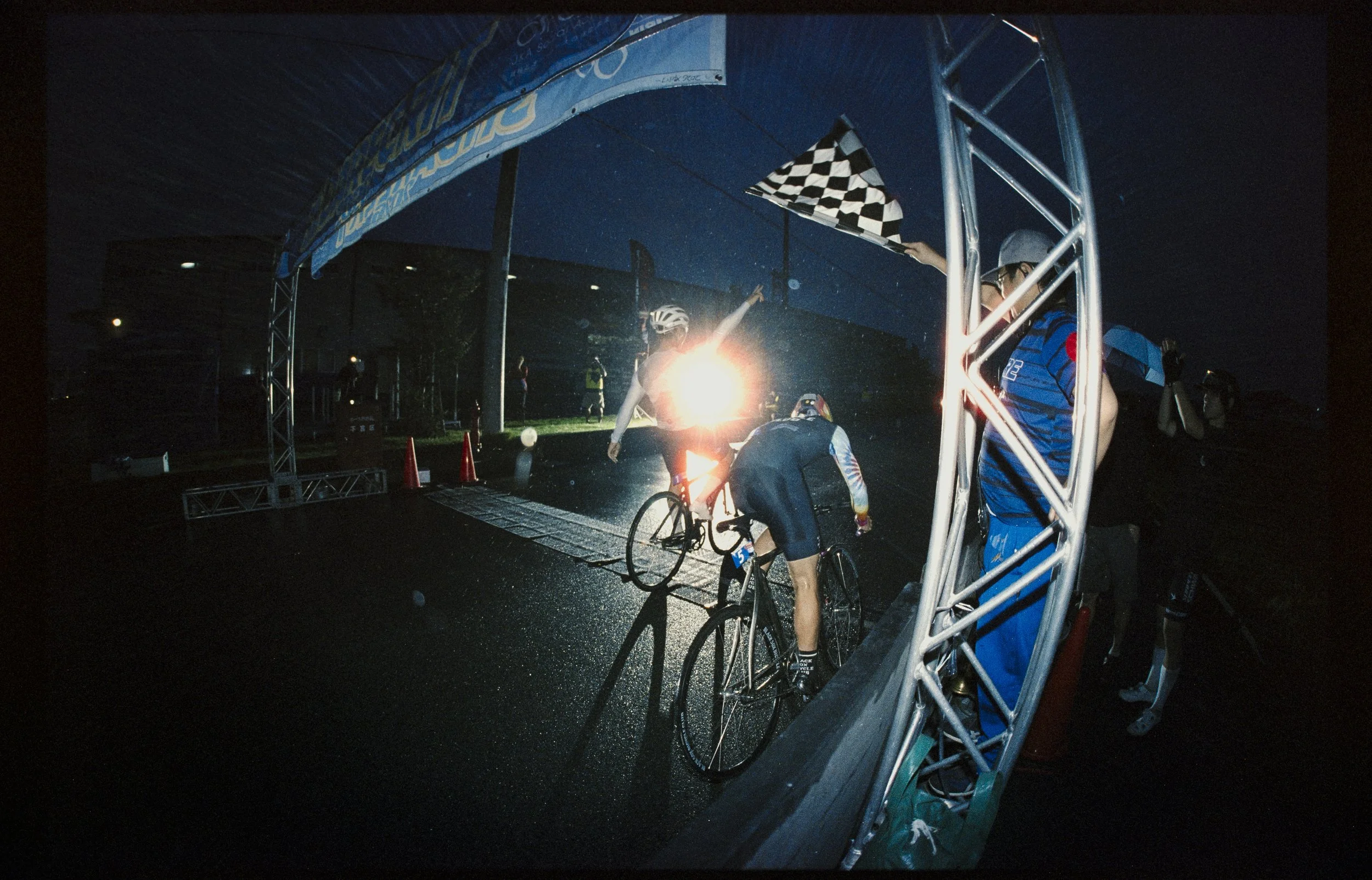 Fixed Gear Criterium track bike race Sfidare Crit BSBC Stratos Black Socks Bicycle Club Japan Tokyo NJS