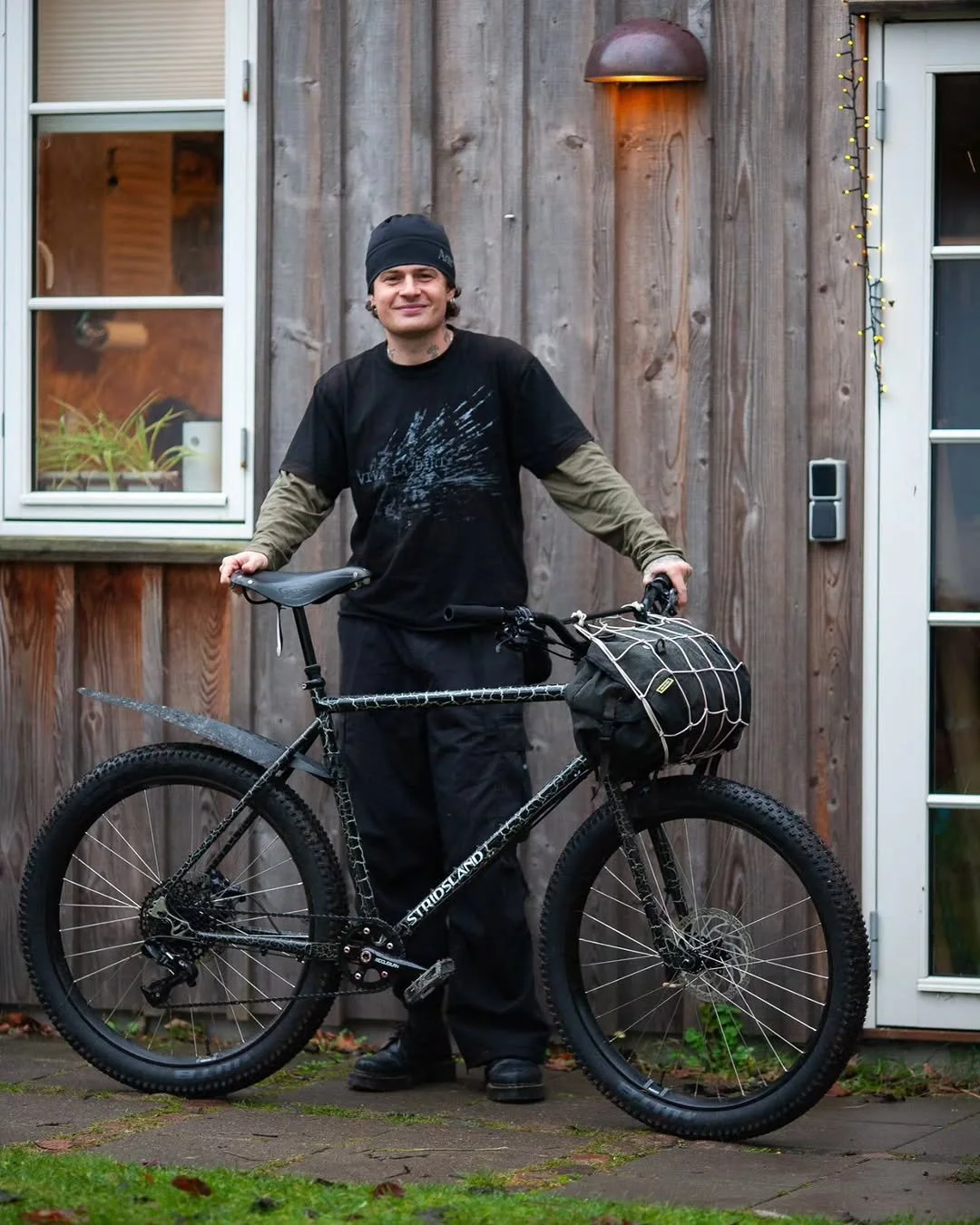 Stridsland New Colors, Velo Orange Fauna Cargo Cage, and Launching a Plane?!