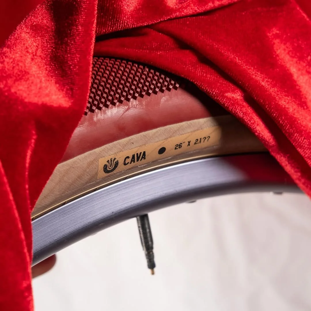 Red CAVA 26“ Tires, ESI Grips in Forest Green, Granite Crust Tire Covers