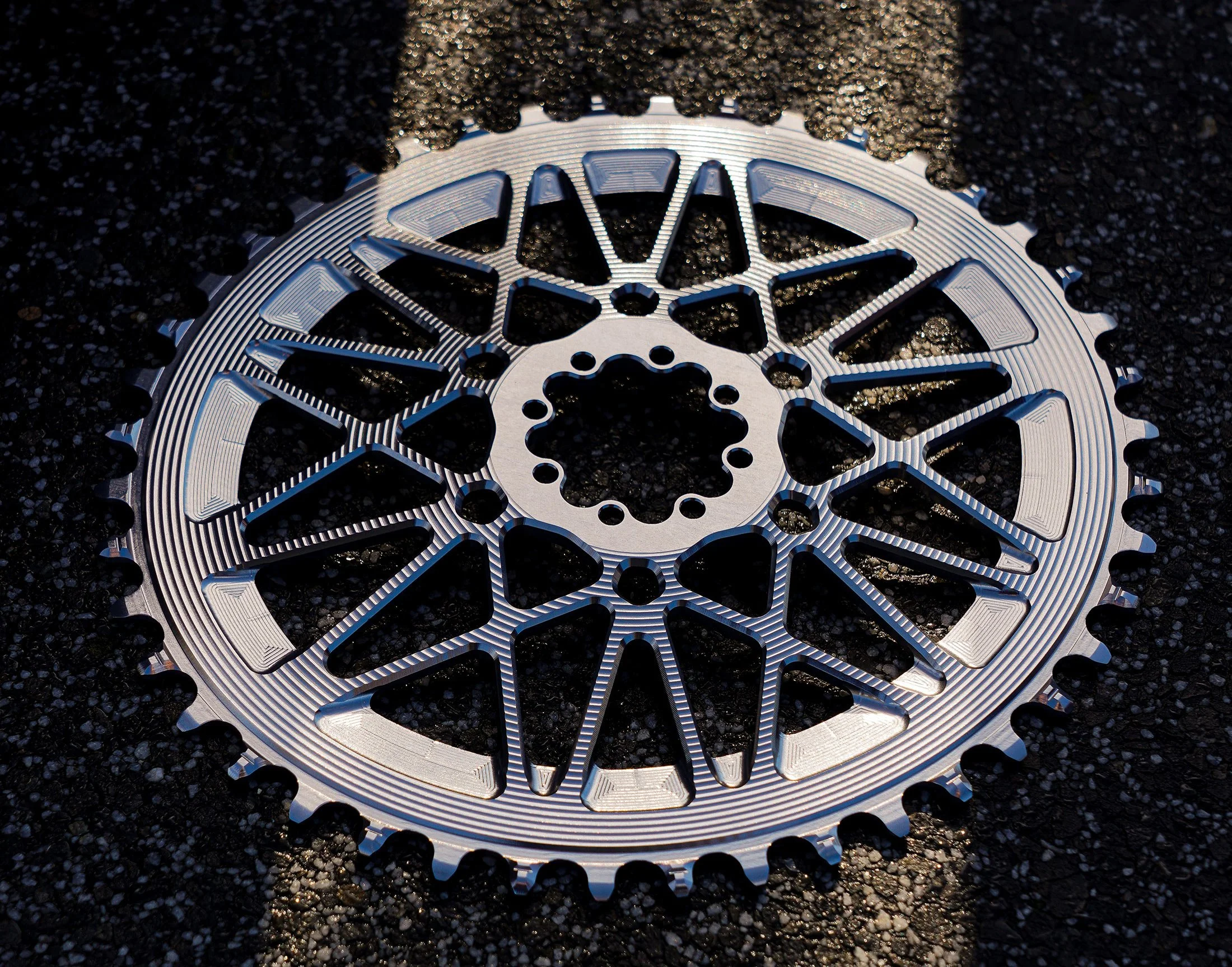 absoluteblack-oval-8-bolt-flattop-chainrings-2.jpg