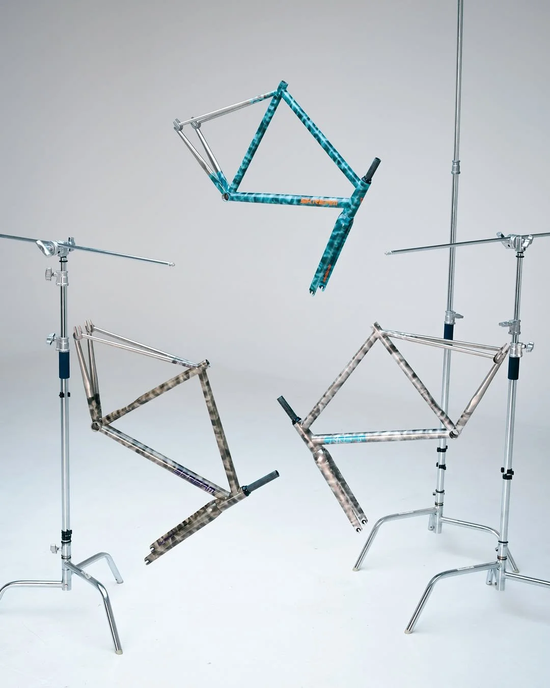 Skream’s 1 of 1 Magnum Titanium, Curve’s Big Kev V2, and Vivo’s XC Air Derailleur and Linear Stealth Shifter