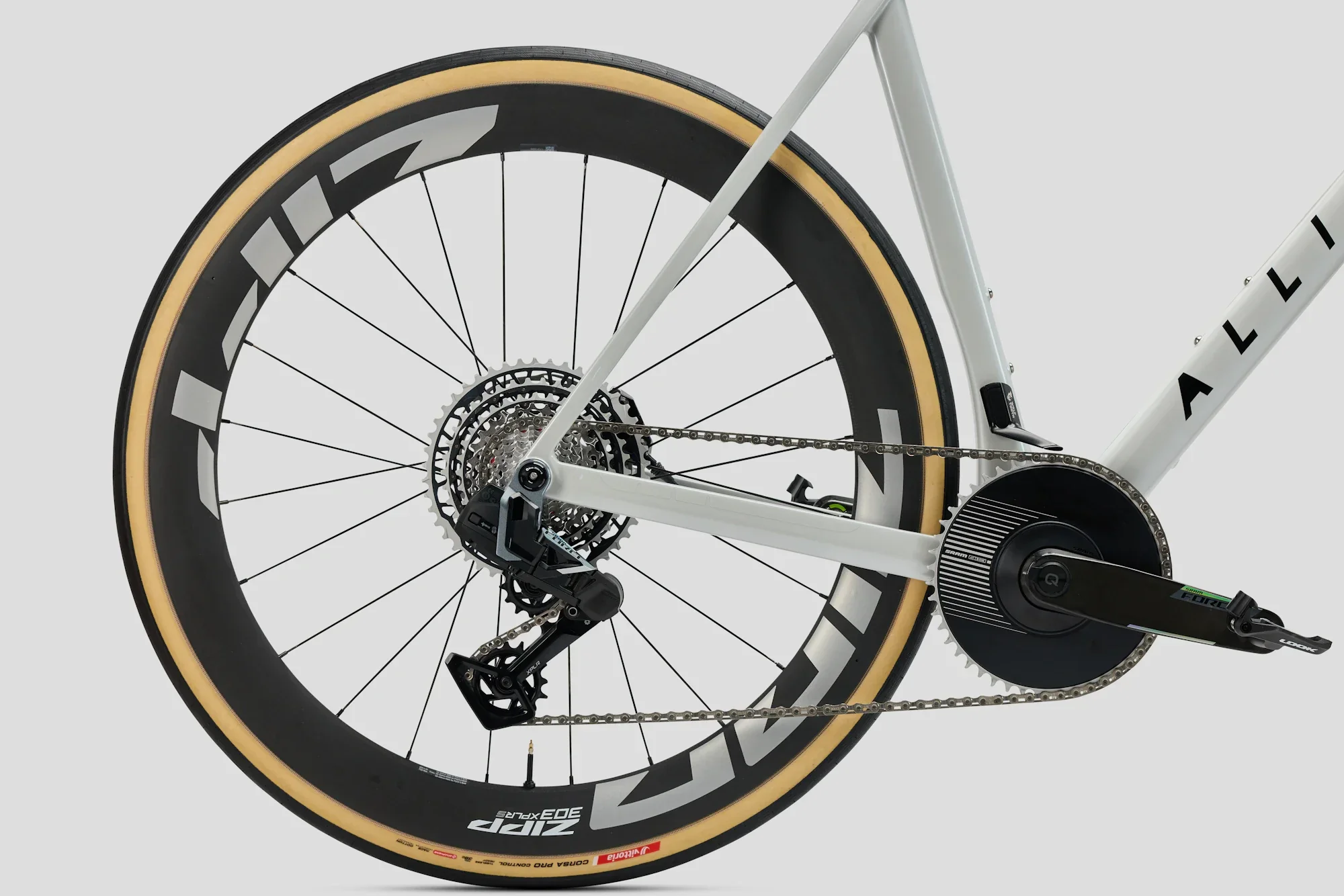 allied_echo_force-xplr_supra-white_bike_studio_2026_0764.webp