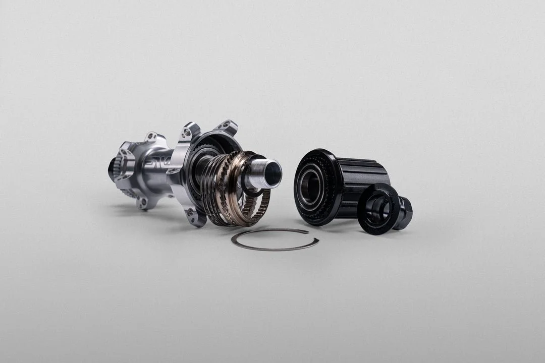 ENVE_SES_Pro_Tadej_Wheel-1139_7480c10d-ba92-4f16-a118-2d77d681f7d5.jpg