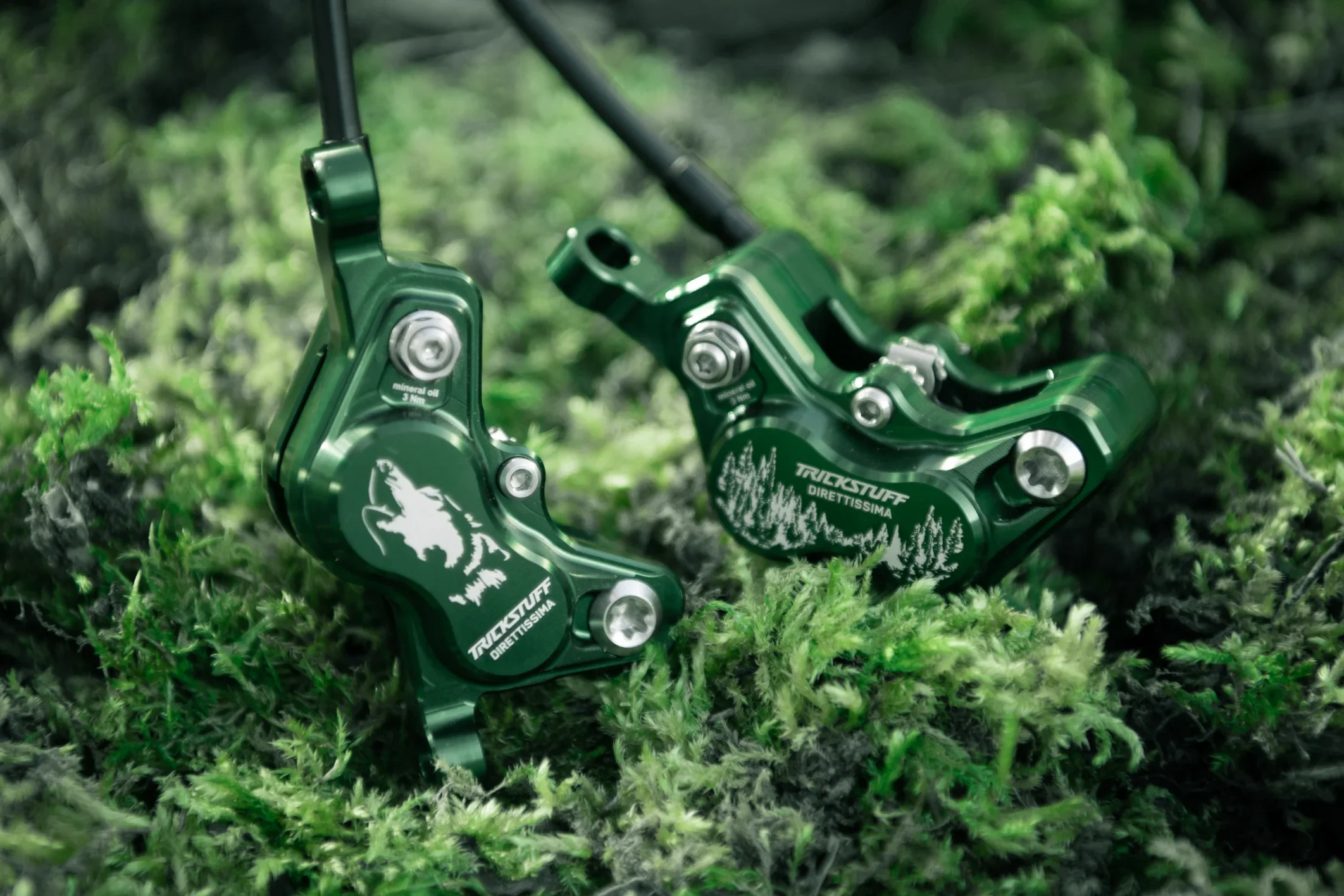 Trickstuff_Direttissima_Forest_Green_2026_Detail_0786_HighRes~-~media--d98c6261--query@2x.5f5d86b0.webp