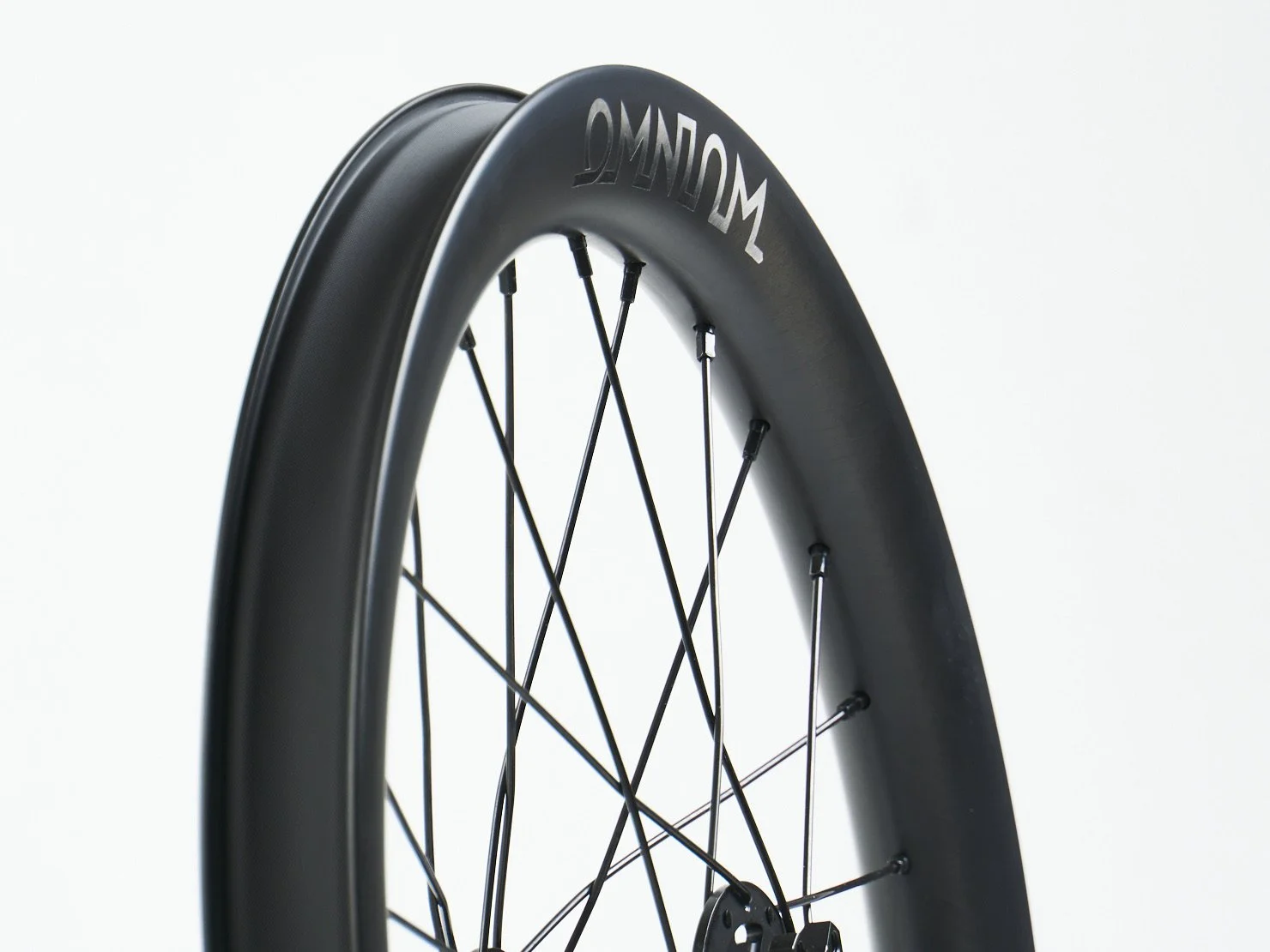 OMNIUM_2026_CARBON_WHEELSET_LOGO-2.jpeg