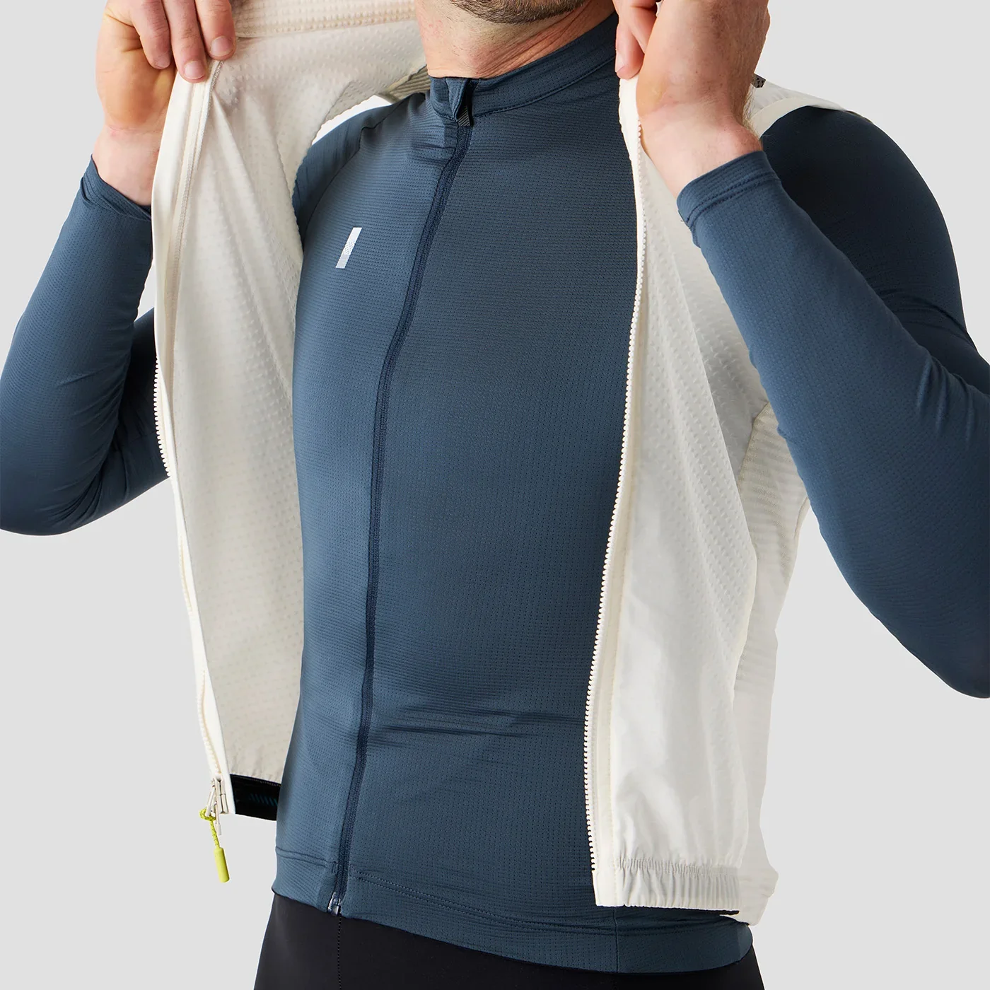 Ornot_MicroClimate_Vest_Mens_Oat_04.webp