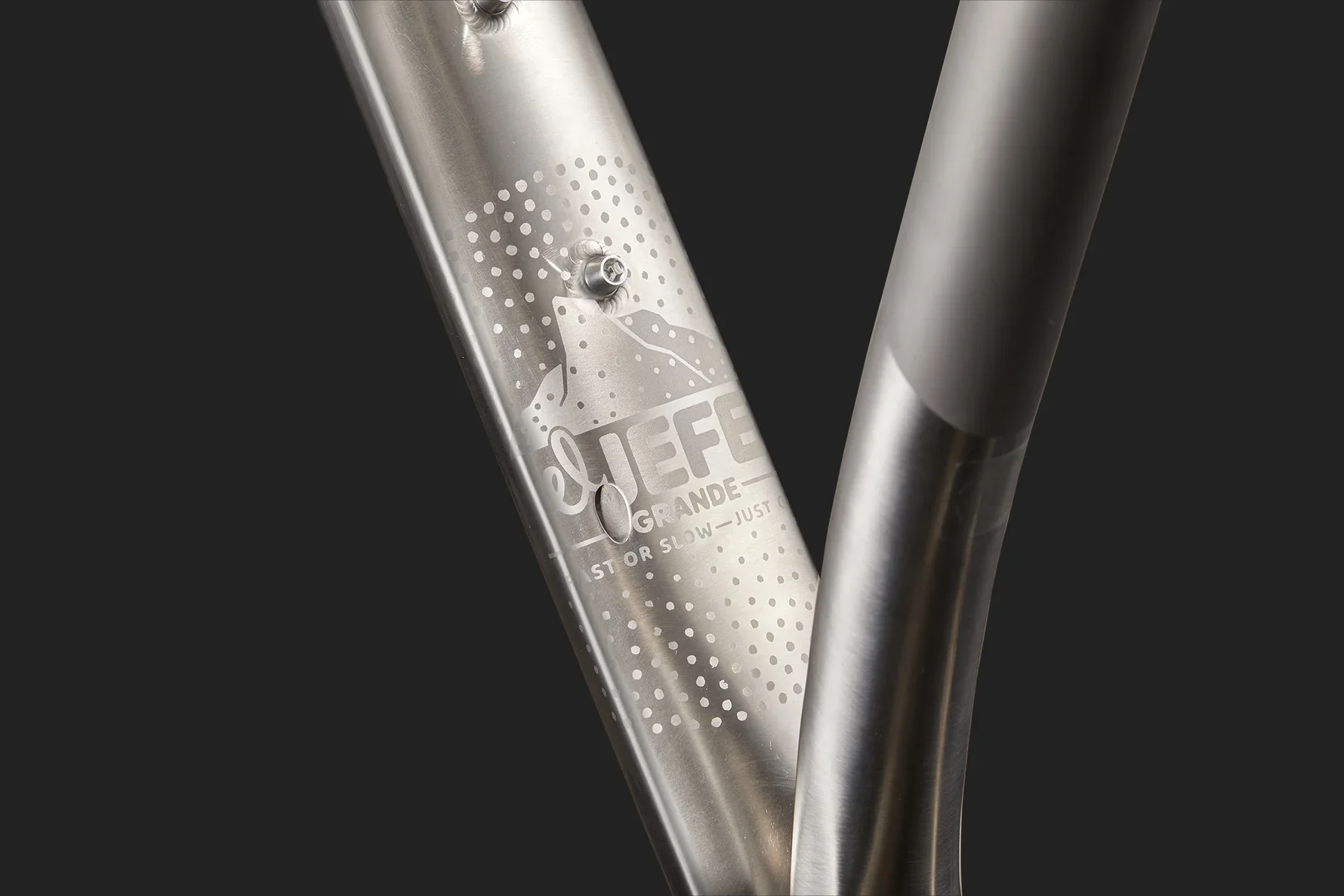 El_Jefe_Grande_Feature_5_-_Frameset.webp