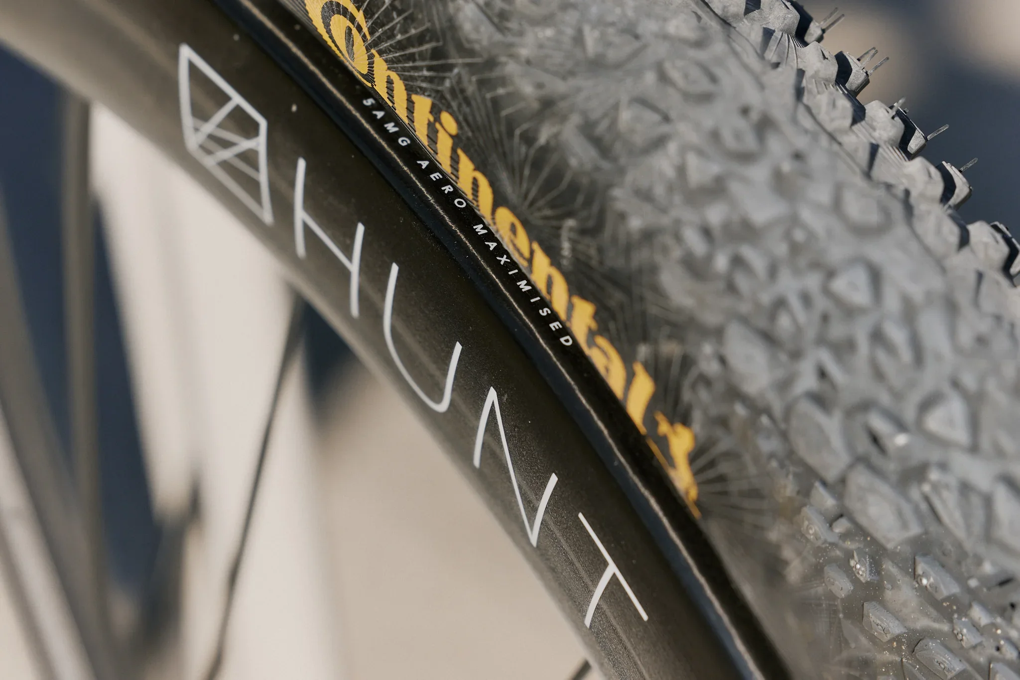 5AMG_UD_Race_Tyre_Opt_2048x.webp