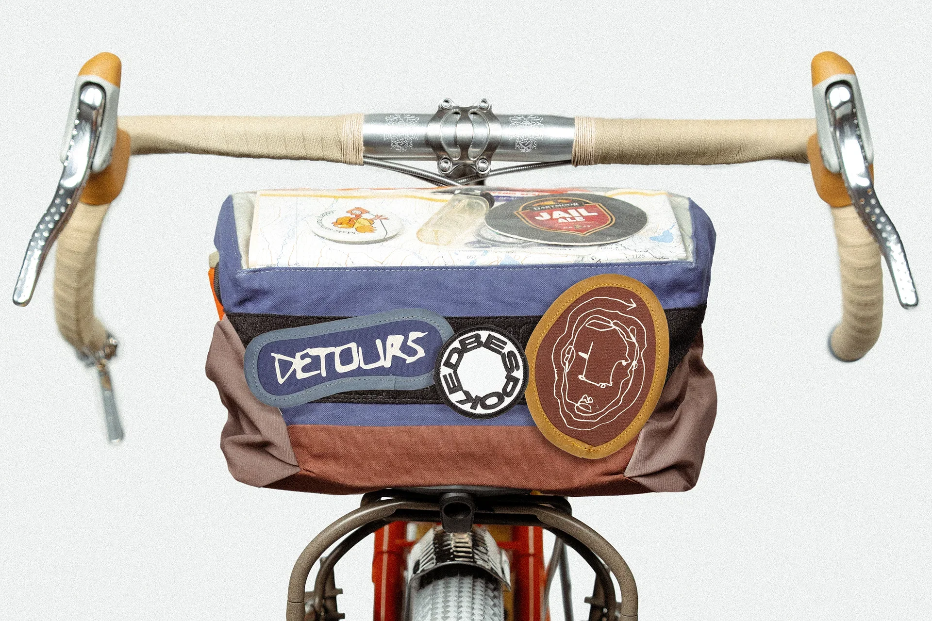 tailfin-bespoked-singular-bike-front-pack-1-2.webp