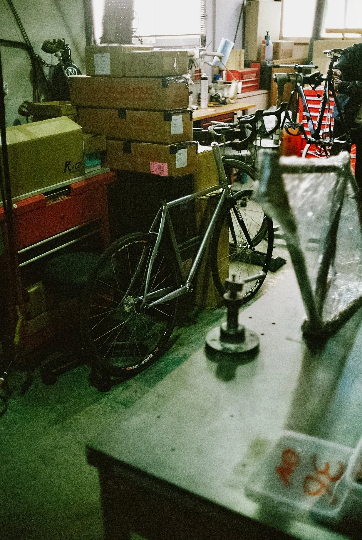 NJS Sratos fixed gear track bike japan BSBC 25las kalavinka framebuilding handmade Zipp 404