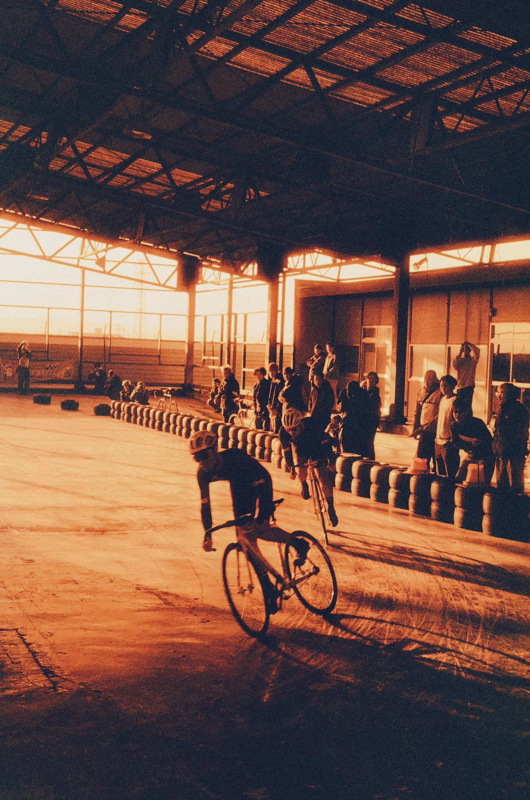 Harman Red 125 Review Film photography fixed gear criterium rust out Japan