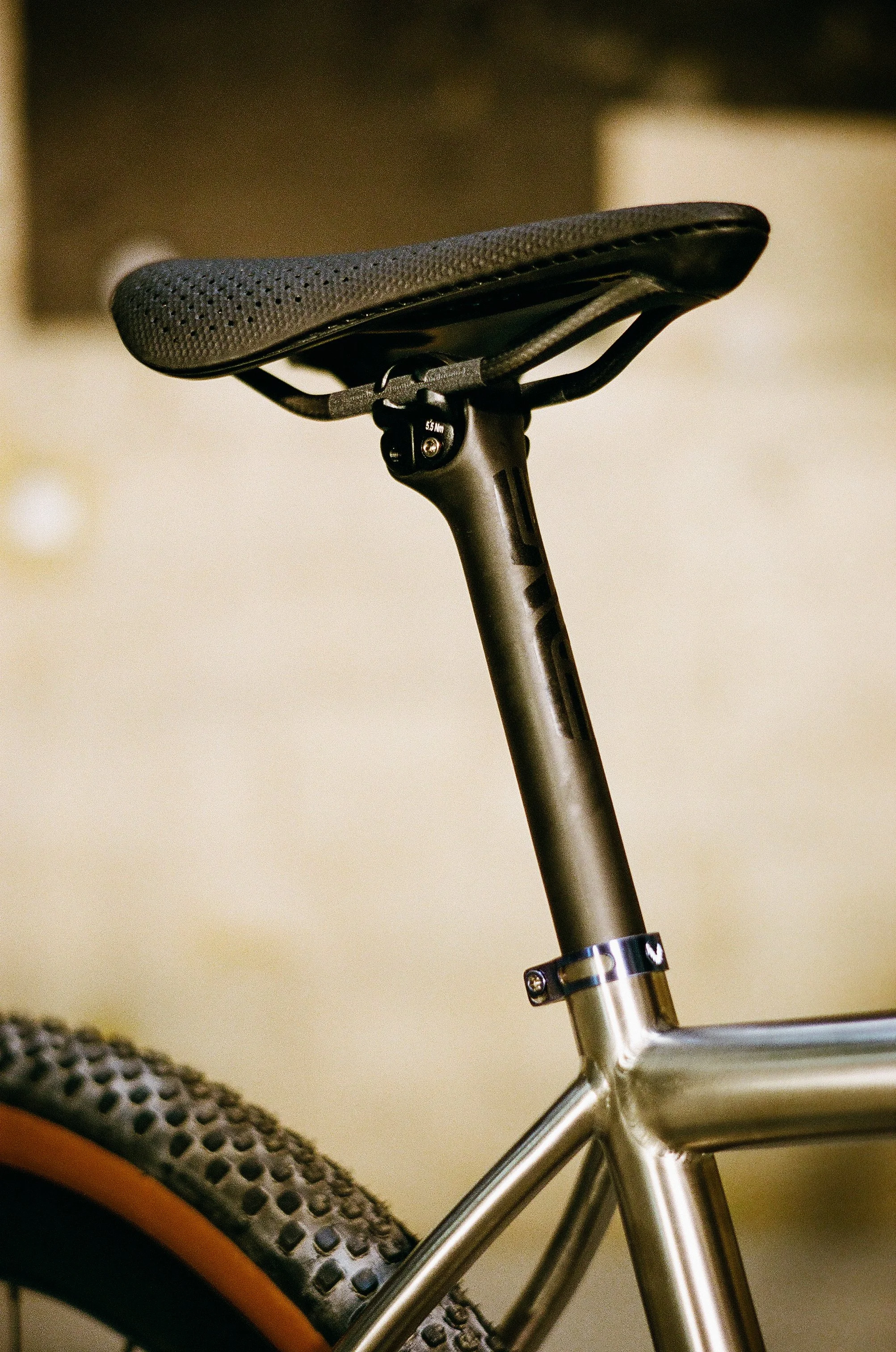 Bordure Cycles Symbiose X Titanium custom framebuilder gemini carbon chainring sram xplr 13 tune wheelset Enve Integrated