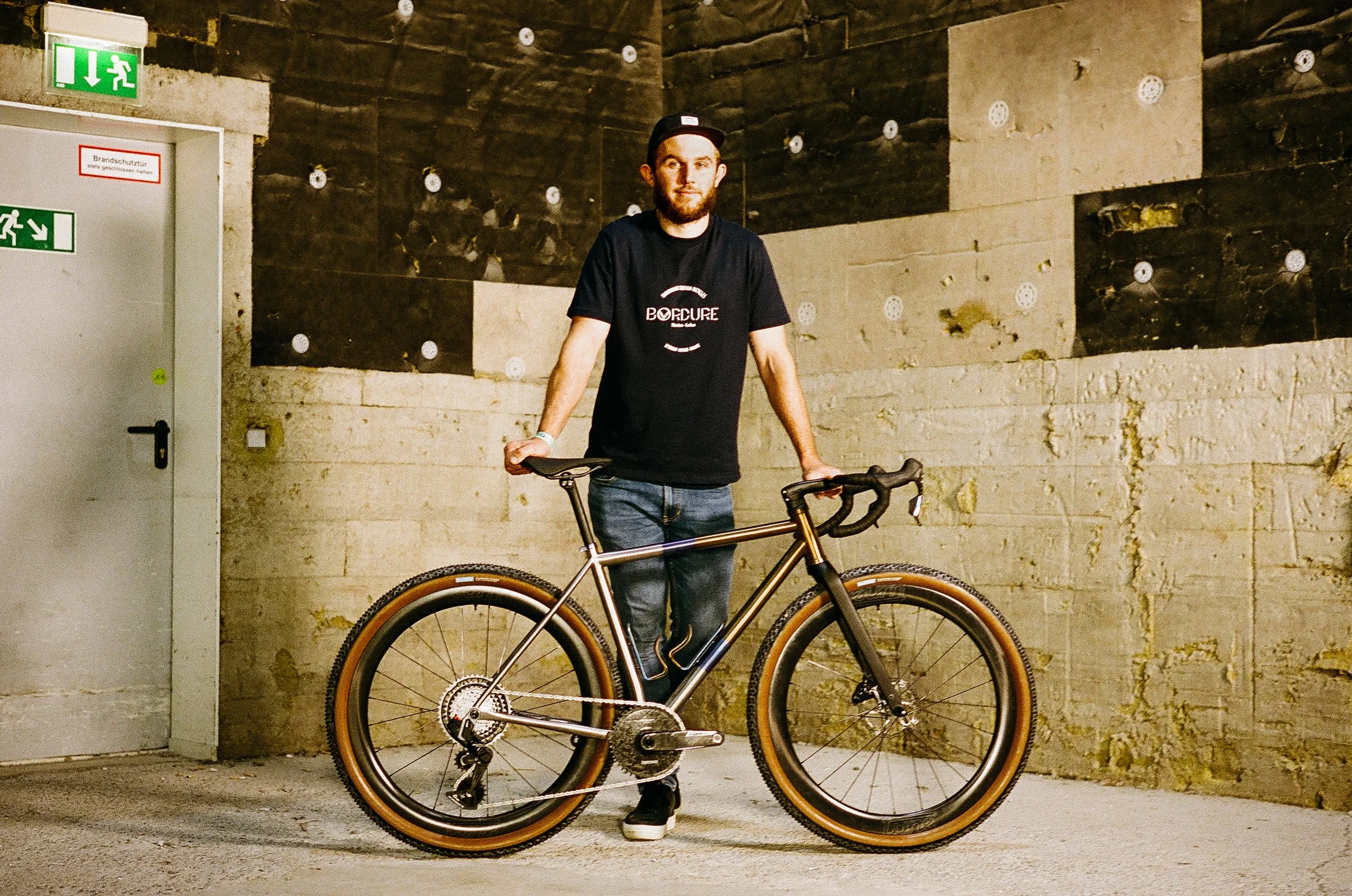 Bordure Cycles Symbiose X Titanium custom framebuilder gemini carbon chainring sram xplr 13 tune wheelset Enve Integrated