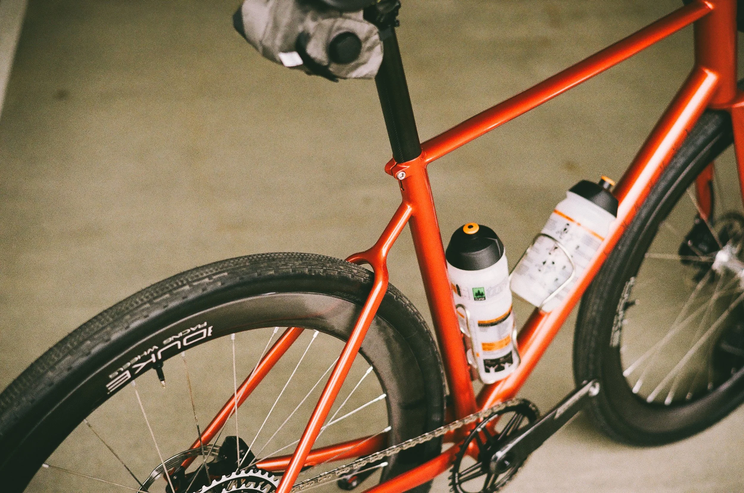 quokka falconer disc custom frame gravel all-reoad bespoked dresden wolftooth sram force tune hope ritchey