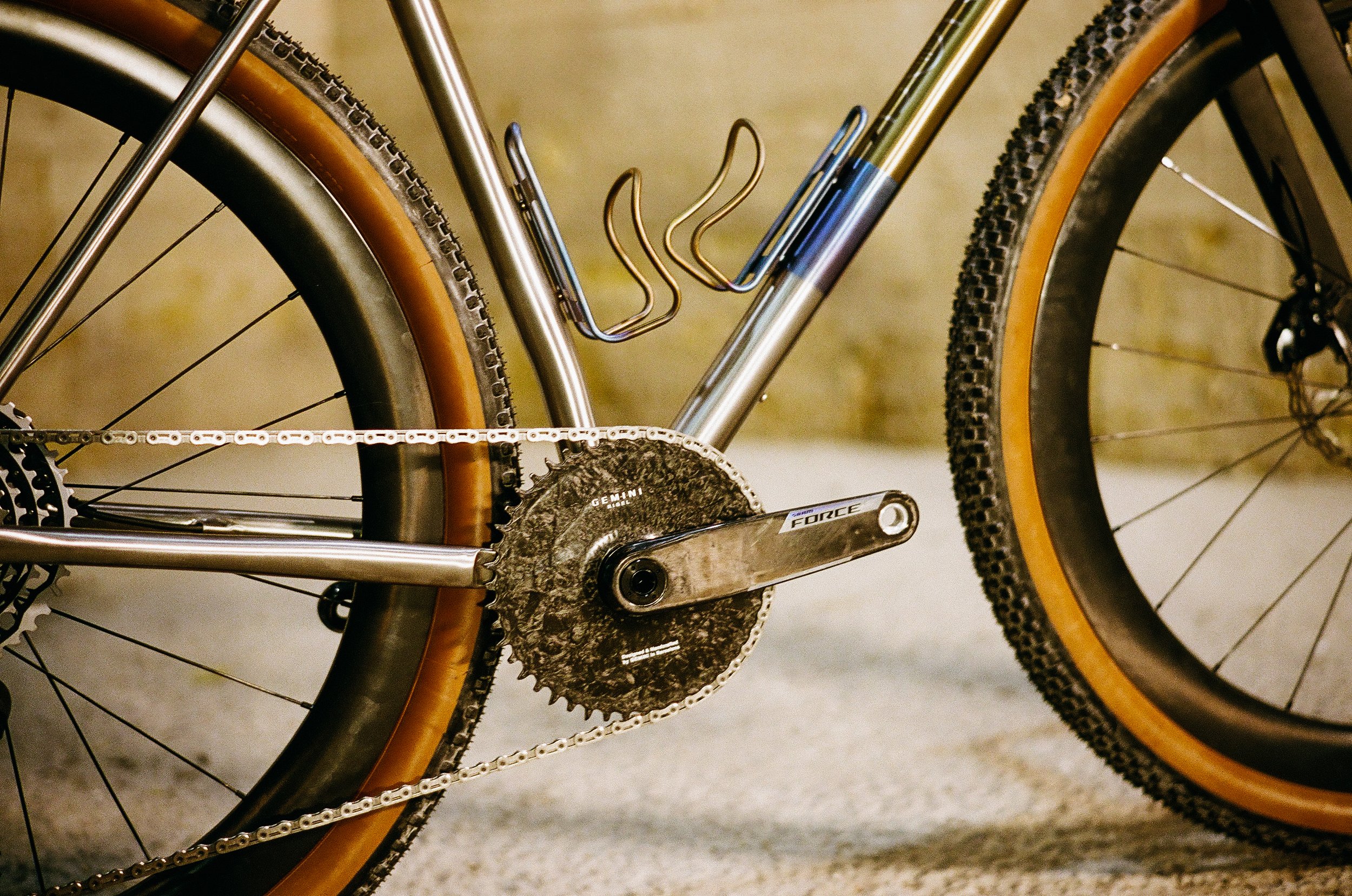 Bordure Cycles Symbiose X Titanium custom framebuilder gemini carbon chainring sram xplr 13 tune wheelset Enve Integrated