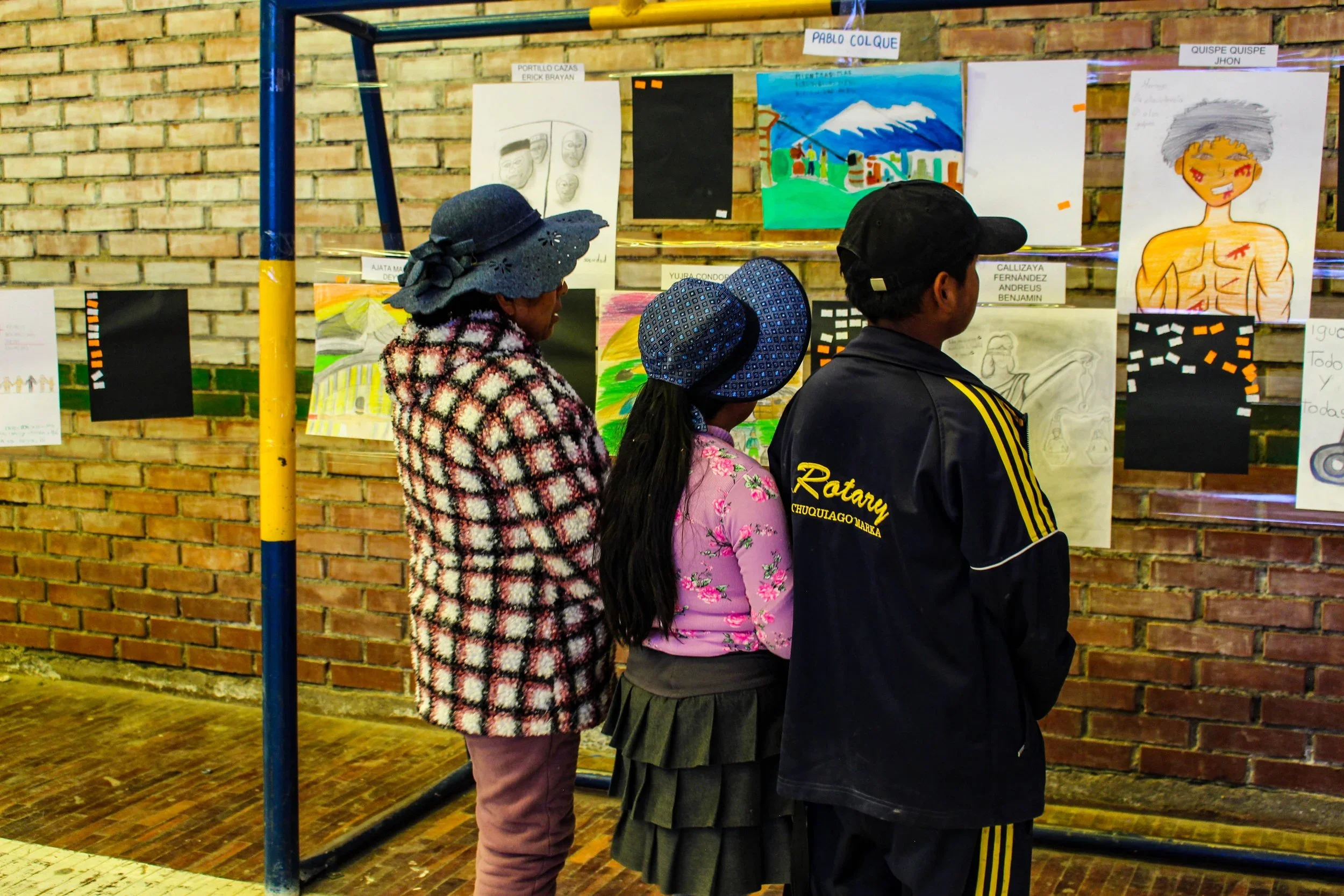 Bolivia: Elever illustrerar jämställdhet