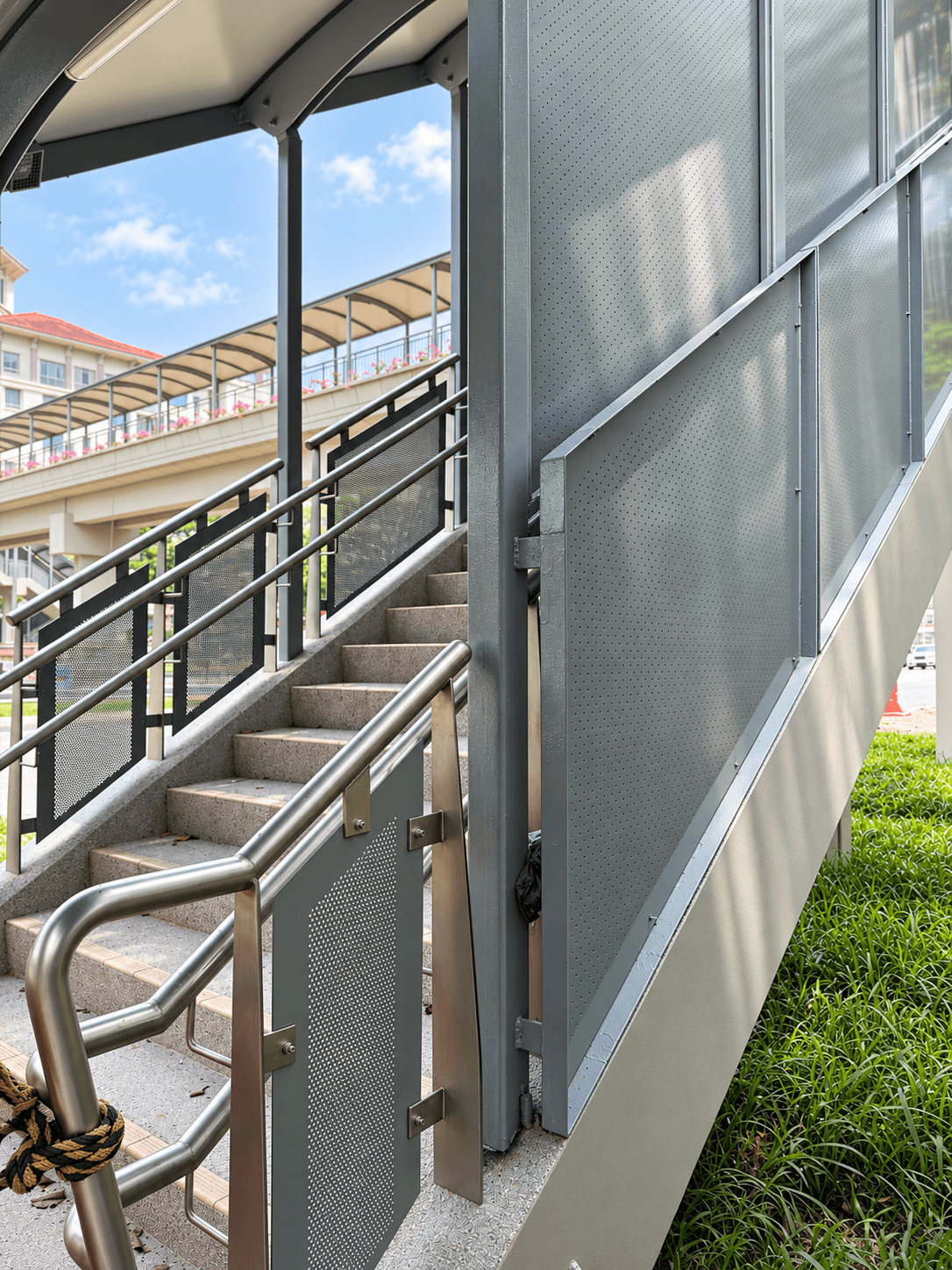 Dunearn Bukit Timah Pedestrian Bridge Railing 1.png