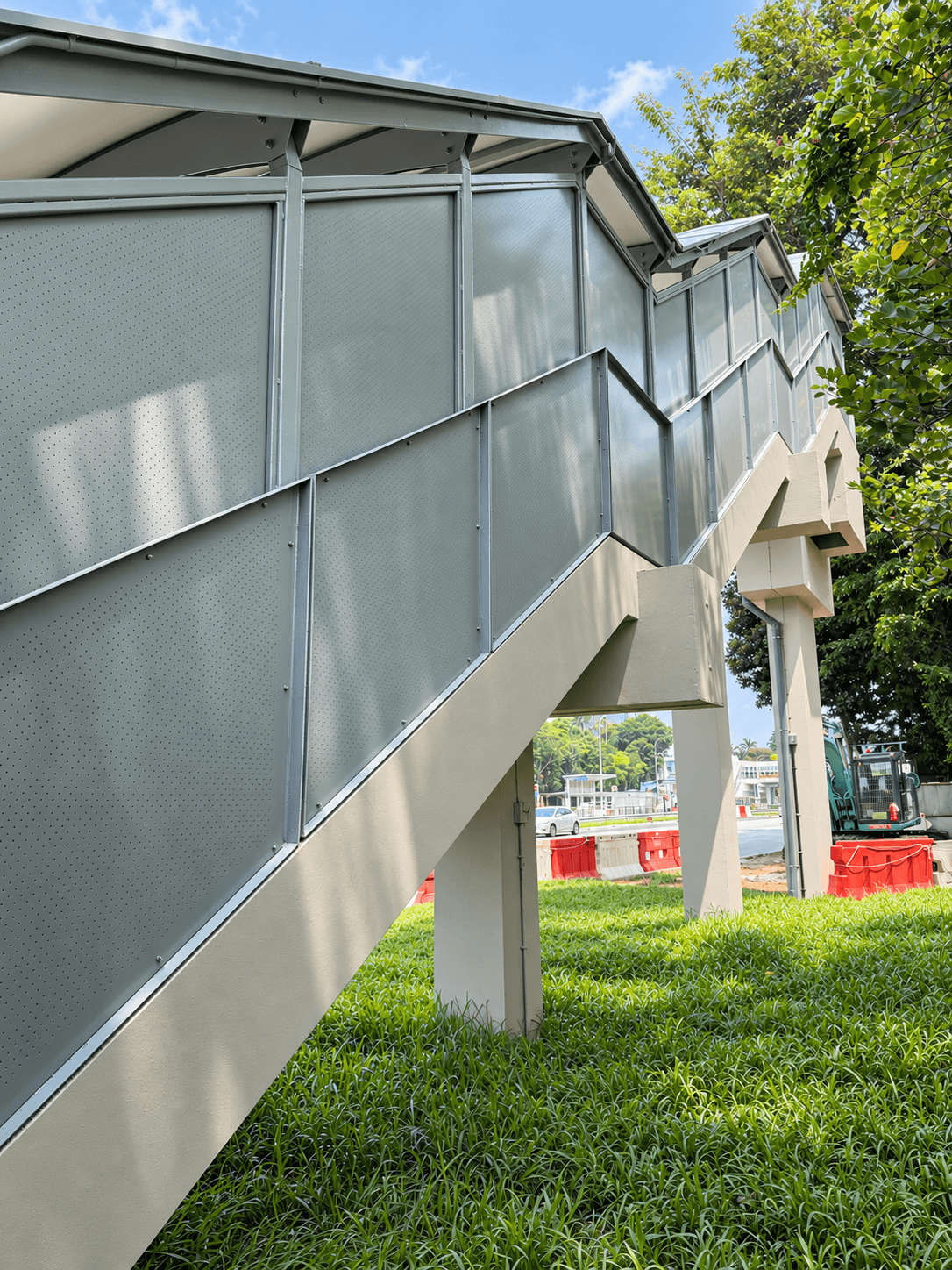 Dunearn Bukit Timah Pedestrian Bridge Railing 2.png
