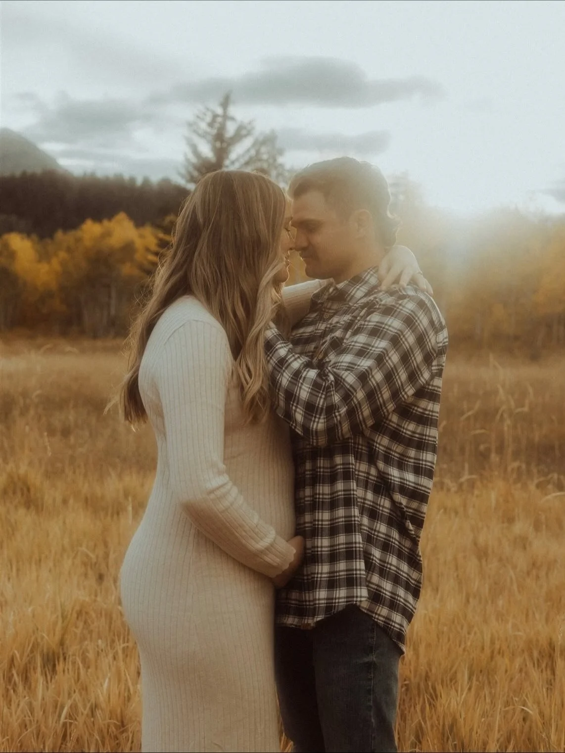 Fall showed off this year. 🍁
I&rsquo;ve been a bit quiet while navigating some health things, but I&rsquo;m slowly finding my way back and I can&rsquo;t wait to share the sweetest sessions from this autumn.🔆

Jake &amp; Nicole&hellip; I still remem