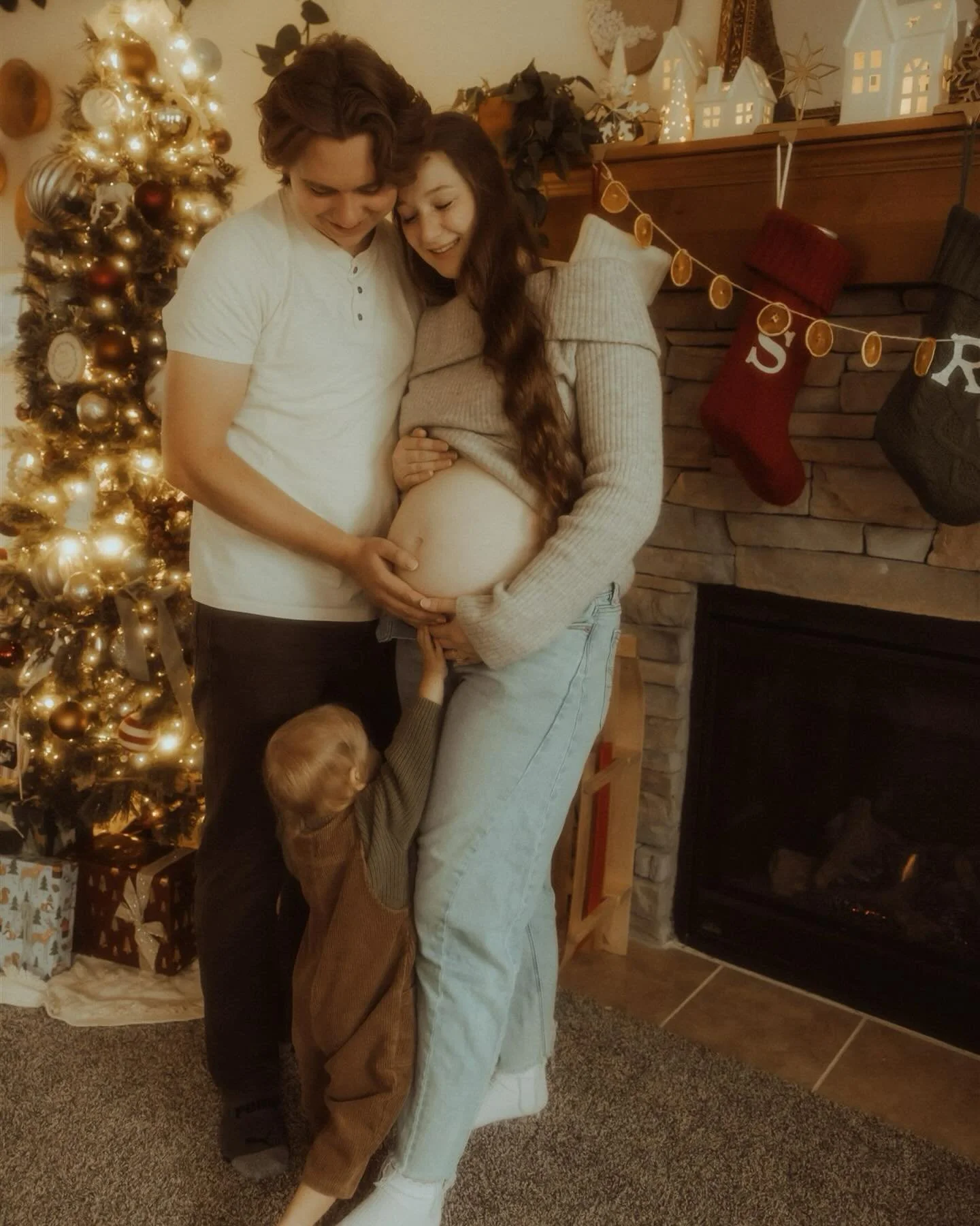 Thinking about this tender in-home maternity session from earlier this month and how magical it felt.✨🤍

There&rsquo;s no season more fitting for this kind of magic than Christmas. Merry Christmas everyone!🎄✨
.
.
.
.
.
#utahphotographer #utahphotog