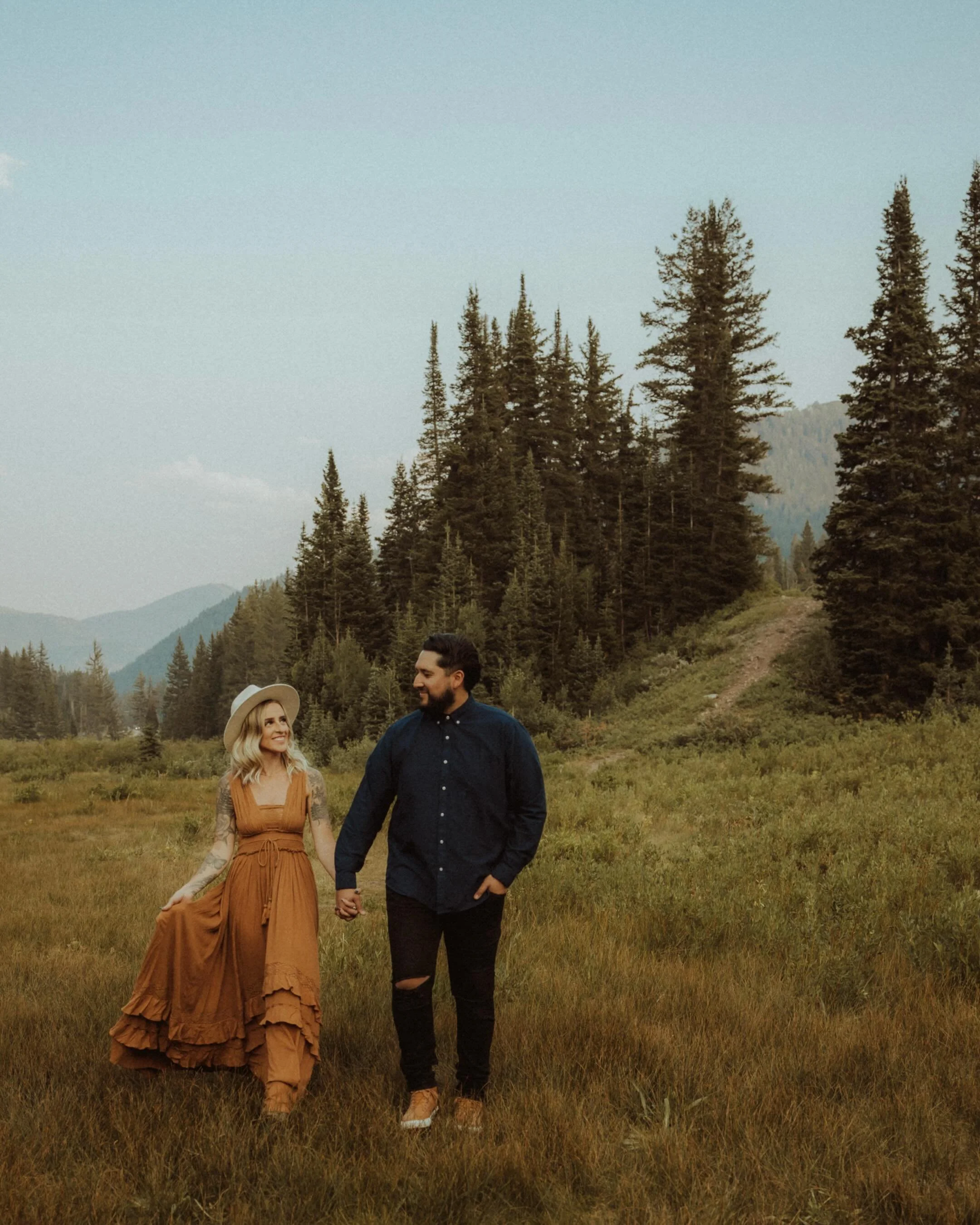 Is it just me, or does summer in the Utah mountains feel a little magical?🏞️
.
I came across this session from a few years ago and was instantly reminded why summer is one of my favorite seasons to photograph. Looking through these images has me so 
