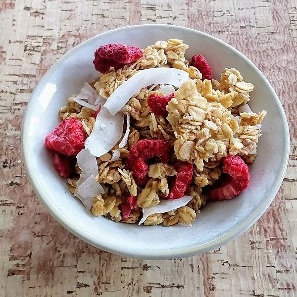 For those of you who are not keen on cinnamon, ginger, cloves, nutmeg and other seasonal spices, I have a non-seasonal (and rather more-ish 😋) granola for you on the website now: Scottish Raspberry and Coconut Granola, finished with freeze dried ras