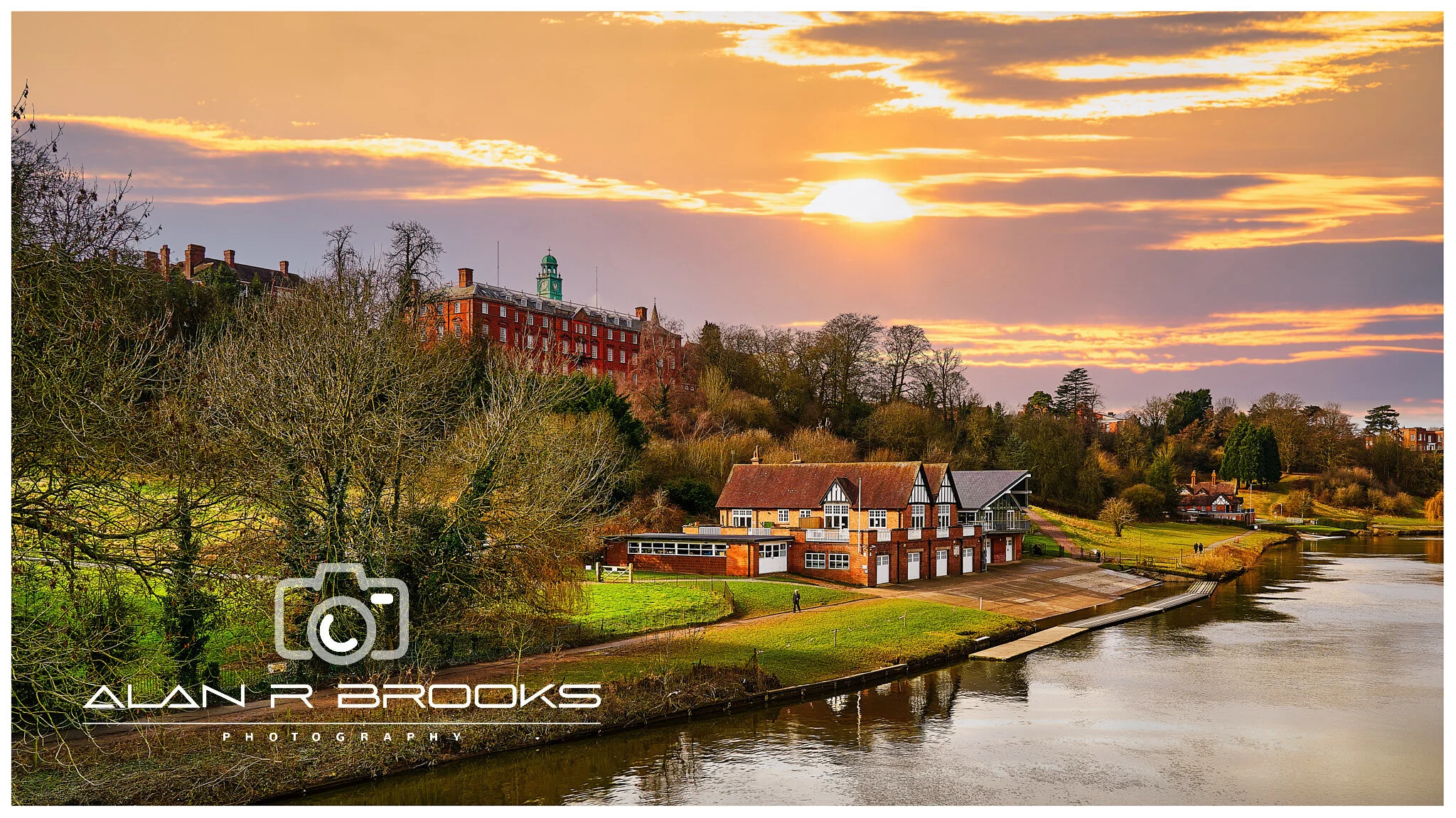 DSC01929 Luminar Border.jpg