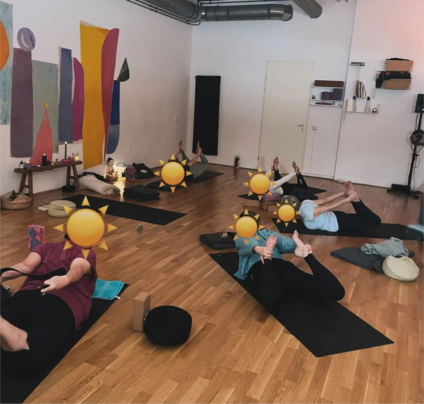 Vanaf september starten mijn yogalessen weer! 
Waarom yoga doen bij Adem &amp; Eva? 
- kleinschalig 
- lessen van 75 minuten 
- prettige, ongedwongen &amp; gezellige sfeer 
- persoonlijke aandacht 
- kleine groep = veiligere beoefening 
- elke week e