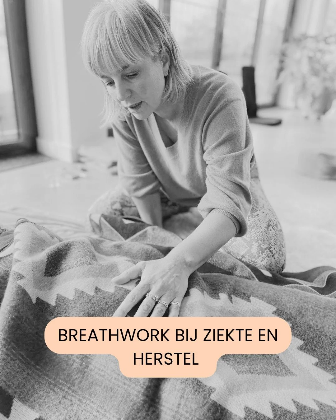 Tijdens of na een kankerbehandeling kan breathwork ondersteunend zijn om weer contact te maken met je lichaam. Je adem is er altijd. Dus ook wanneer je lichaam door iets groots heen gaat.
Niet om iets te &ldquo;fixen&rdquo;, maar om te verzachten, te